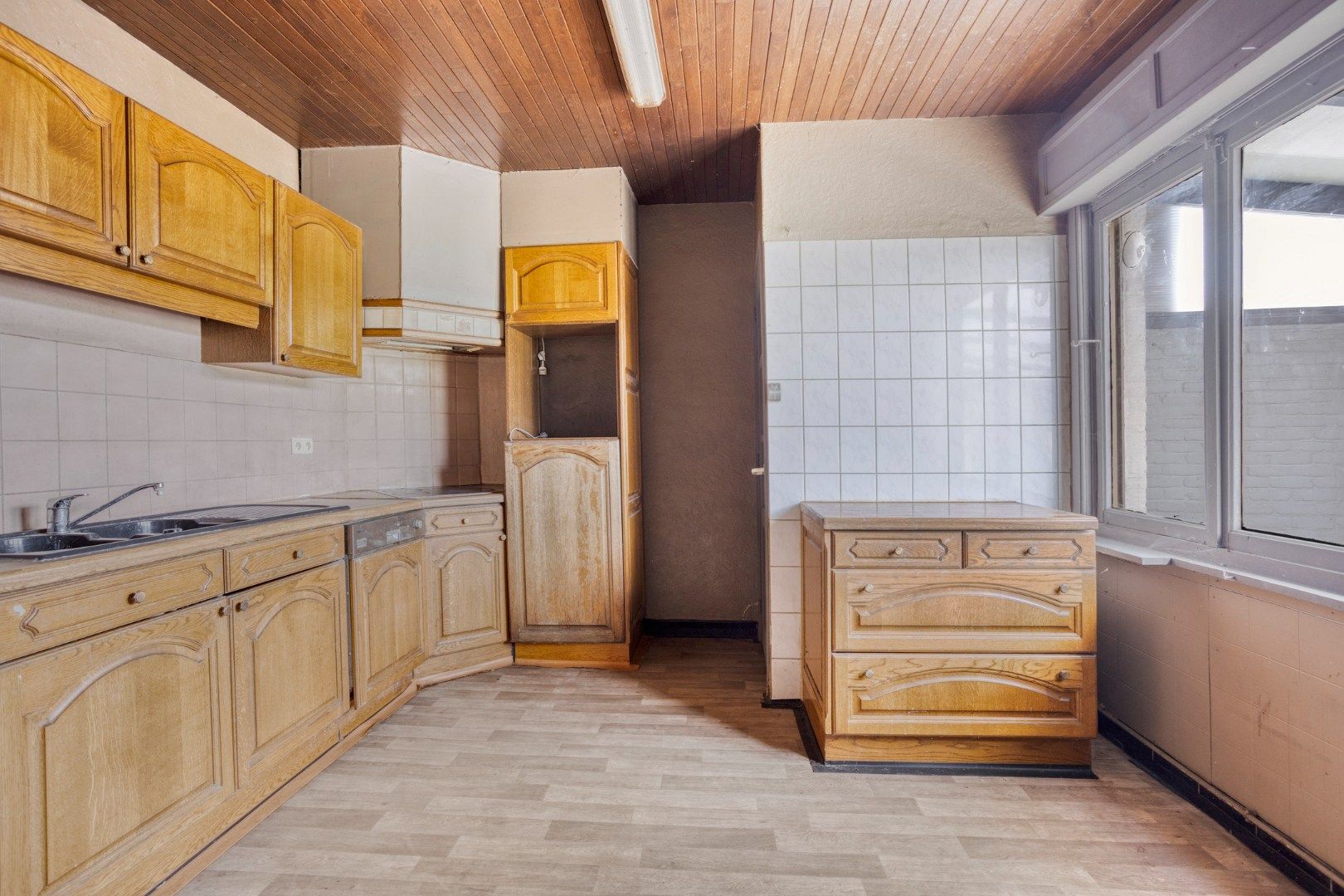 Te renoveren woning, rustig en landelijk gelegen op 1.265 m² nabij het centrum ! foto 6