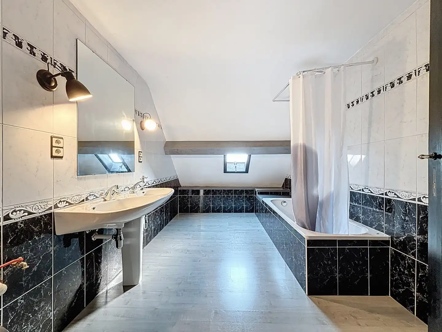 Handelspand met woonst en veel potentieel op toplocatie in Nieuwpoort-Stad foto 12