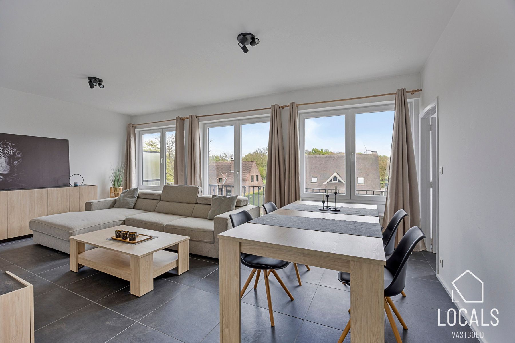 Mooi gerenoveerd 3-slaapkamerappartement te Nieuwerkerken foto 4