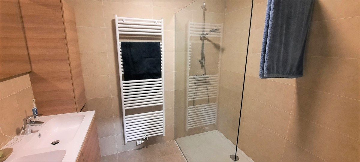 Gelijkvloers app met 1 slk, terras en tuintje, autostaanplaats én garage foto 11