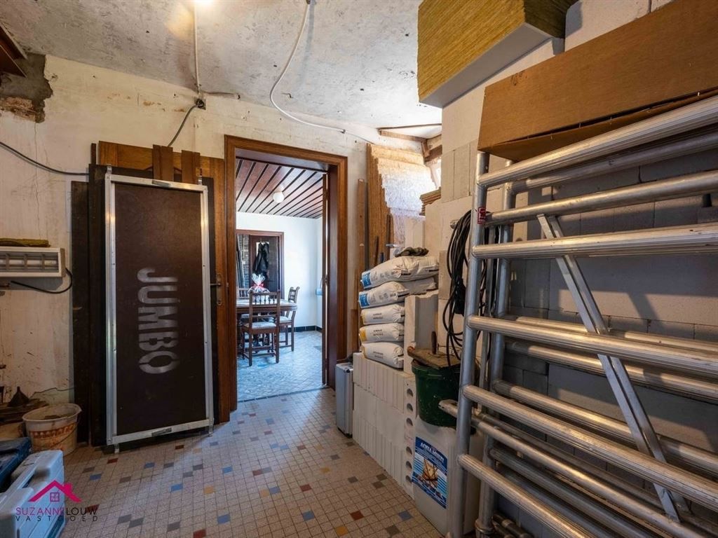 Half-vrijstaande woning, te renoveren/verder af te werken foto 21