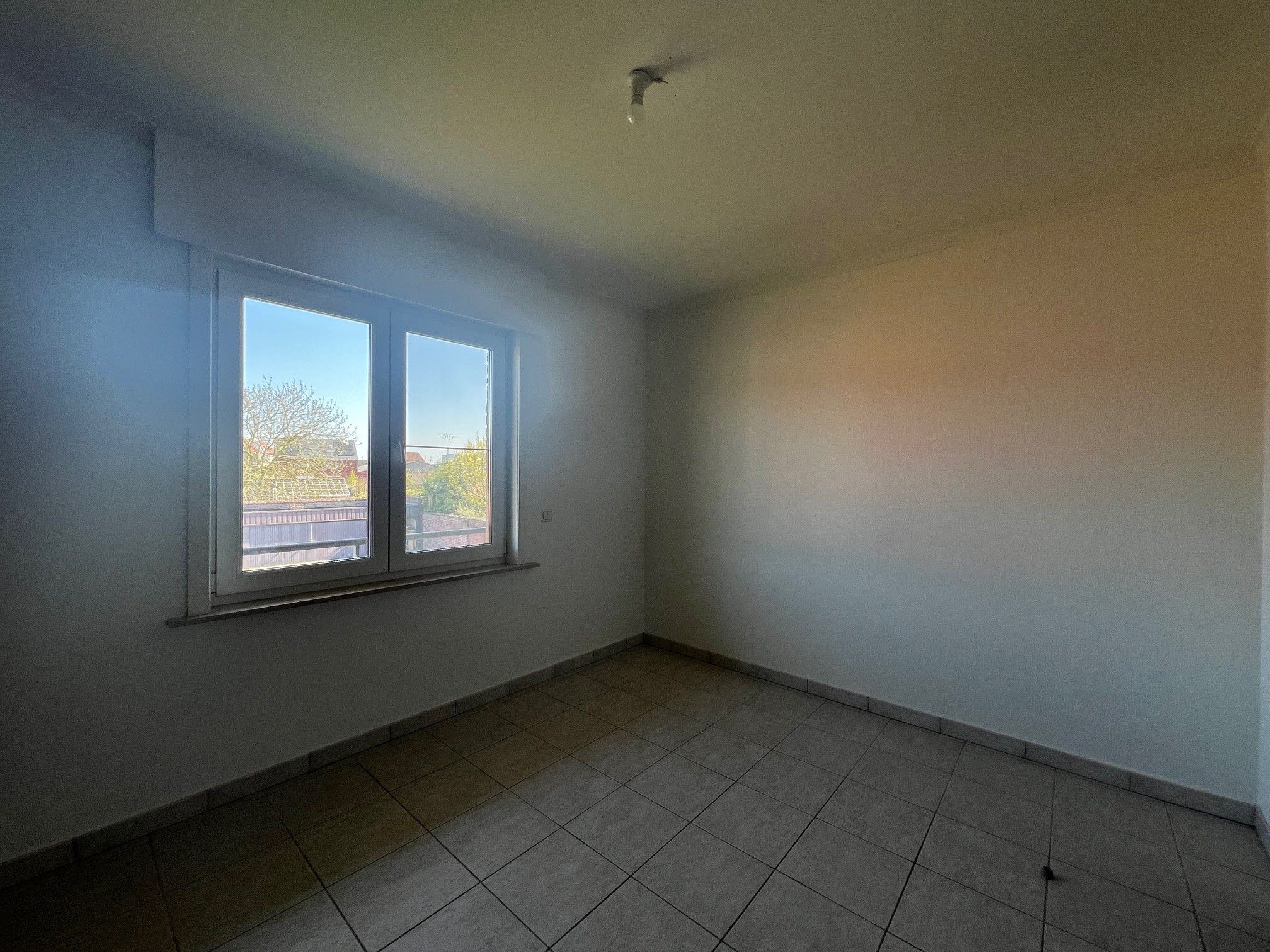 Instapklaar appartement met 2 slaapkamers in hartje Zwevezele foto 9