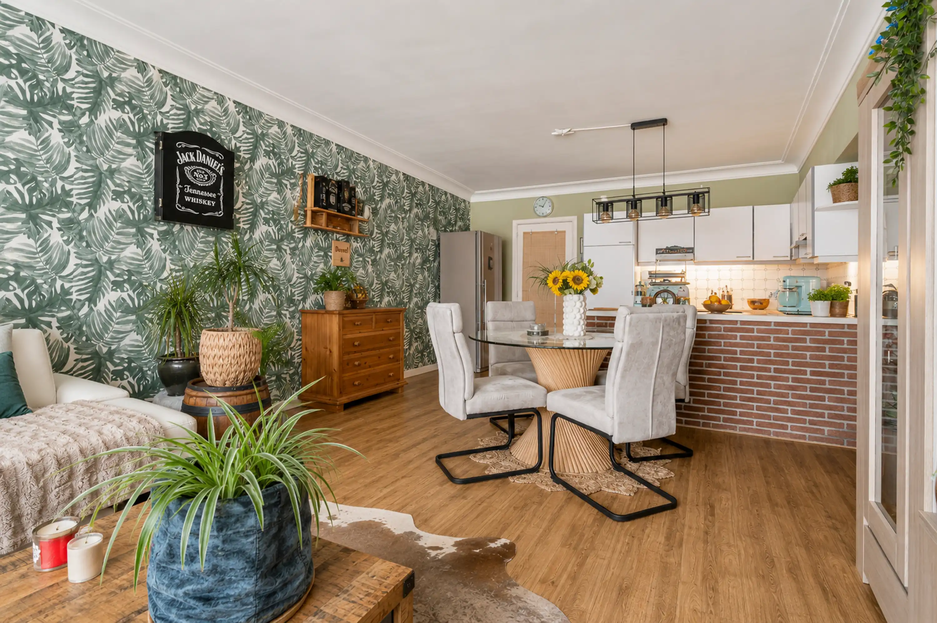 Appartement op het gelijkvloers met twee slaapkamers, een gezellig terras en een privatief tuintje. Ideaal als investering of als comfortabele eigen woonst. foto 7