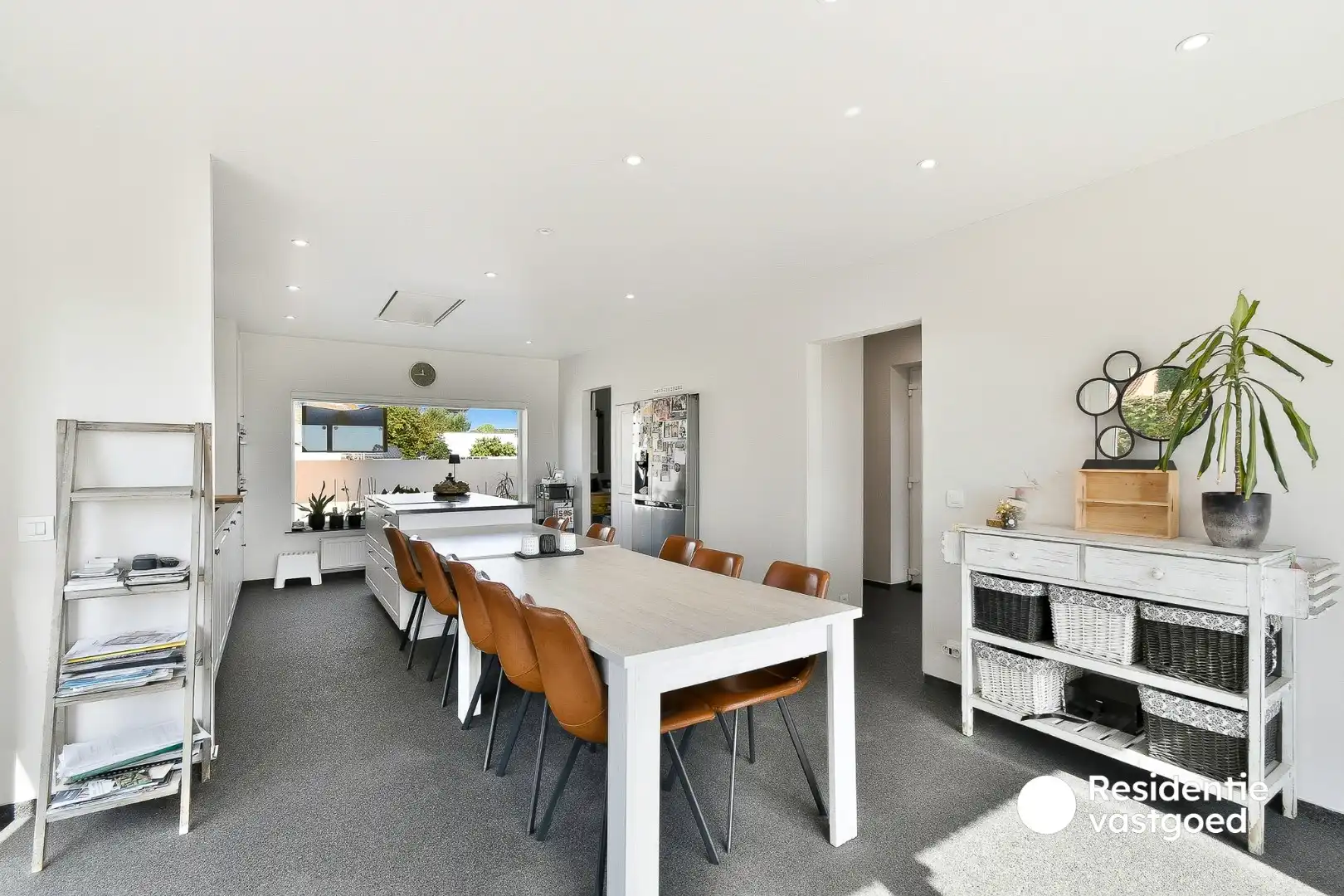 Ruime en instapklare villa met 4 slaapkamers, garage, tuin en 2 terrassen foto 5