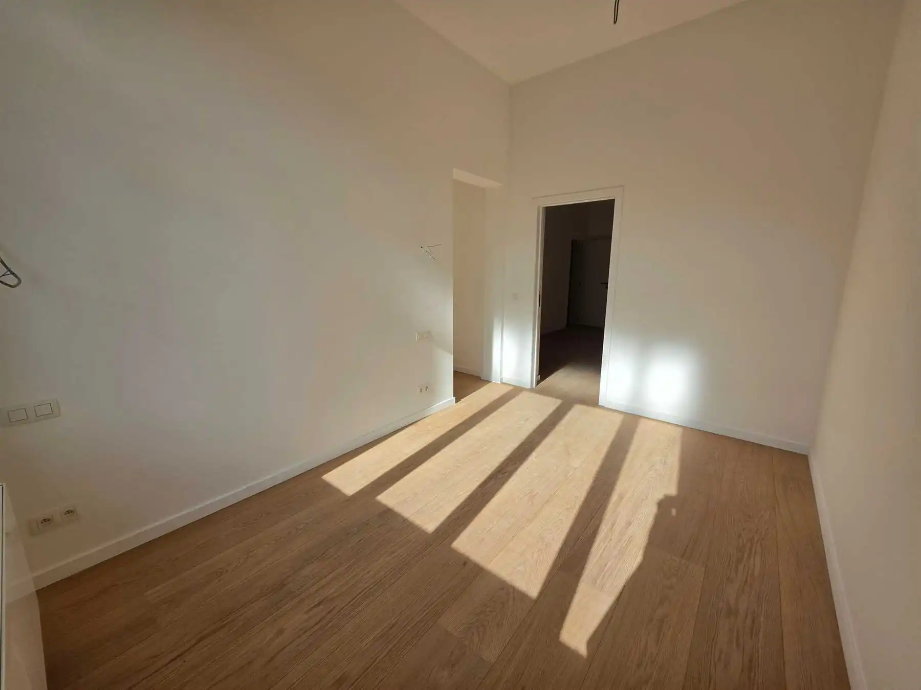 Volledig gerenoveerd appartement van 65 m² met 1 slaapkamer en balkon nabij Zurenborg foto 4