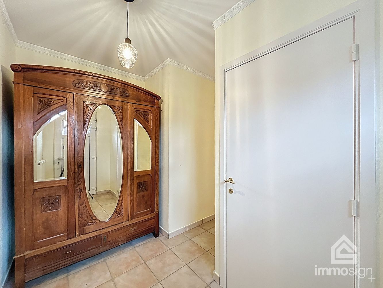 Instapklare laagbouwwoning met 2 (mgl. 3) slaapkamers en dubbele garage op een perceel van 718 m² foto 4