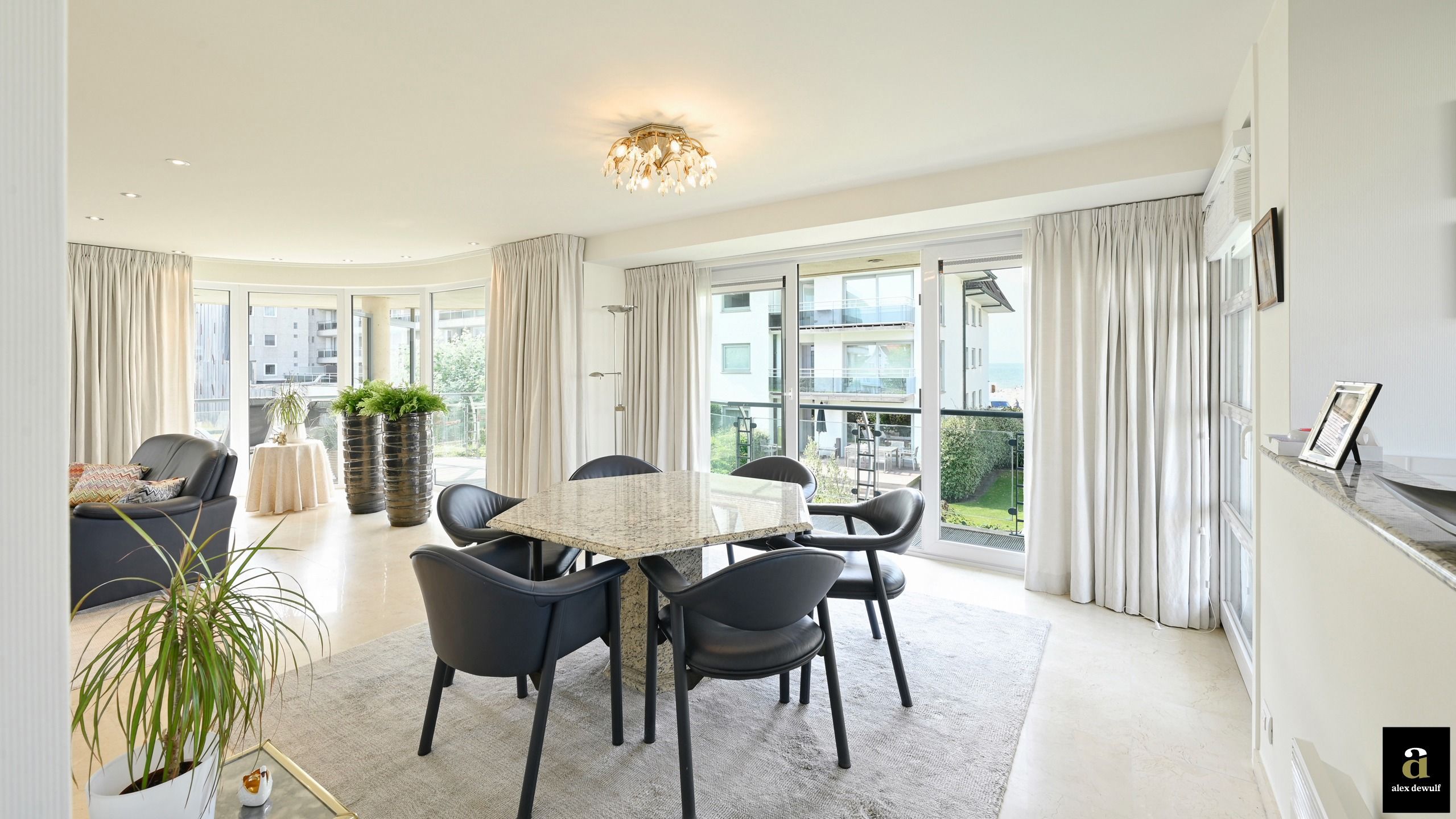 Top gelegen appartement met goed zeezicht in villaresidentie [Kustlaan - Knokke Zoute]. foto 8