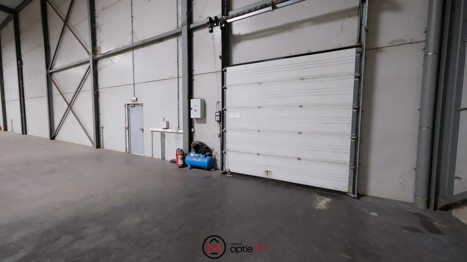 Centraal gelegen magazijn met buitenopslag - Klaverblad foto 7
