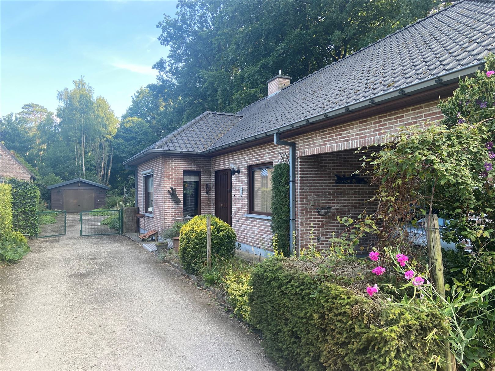 Wonen in alle rust op een prachtig perceel van 1.778 m² foto 2