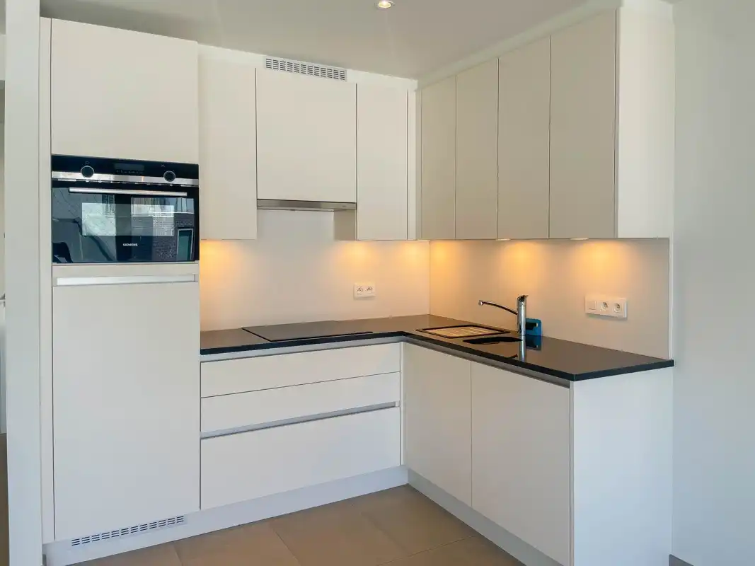 Gerenoveerd appartement met 2 slaapkamers foto 3