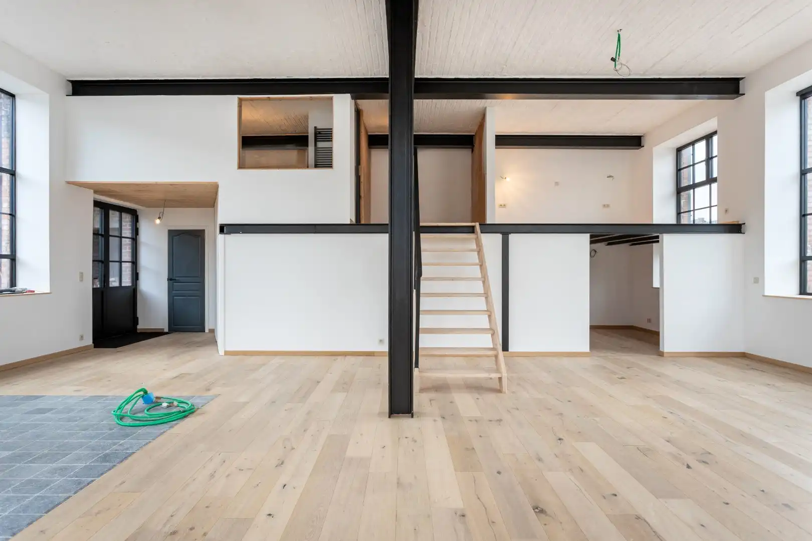 Opbrengsteigendom met gerenoveerde loft (EPC B) en atelier (100m²) naast het station van Braine-le-Comte foto 8