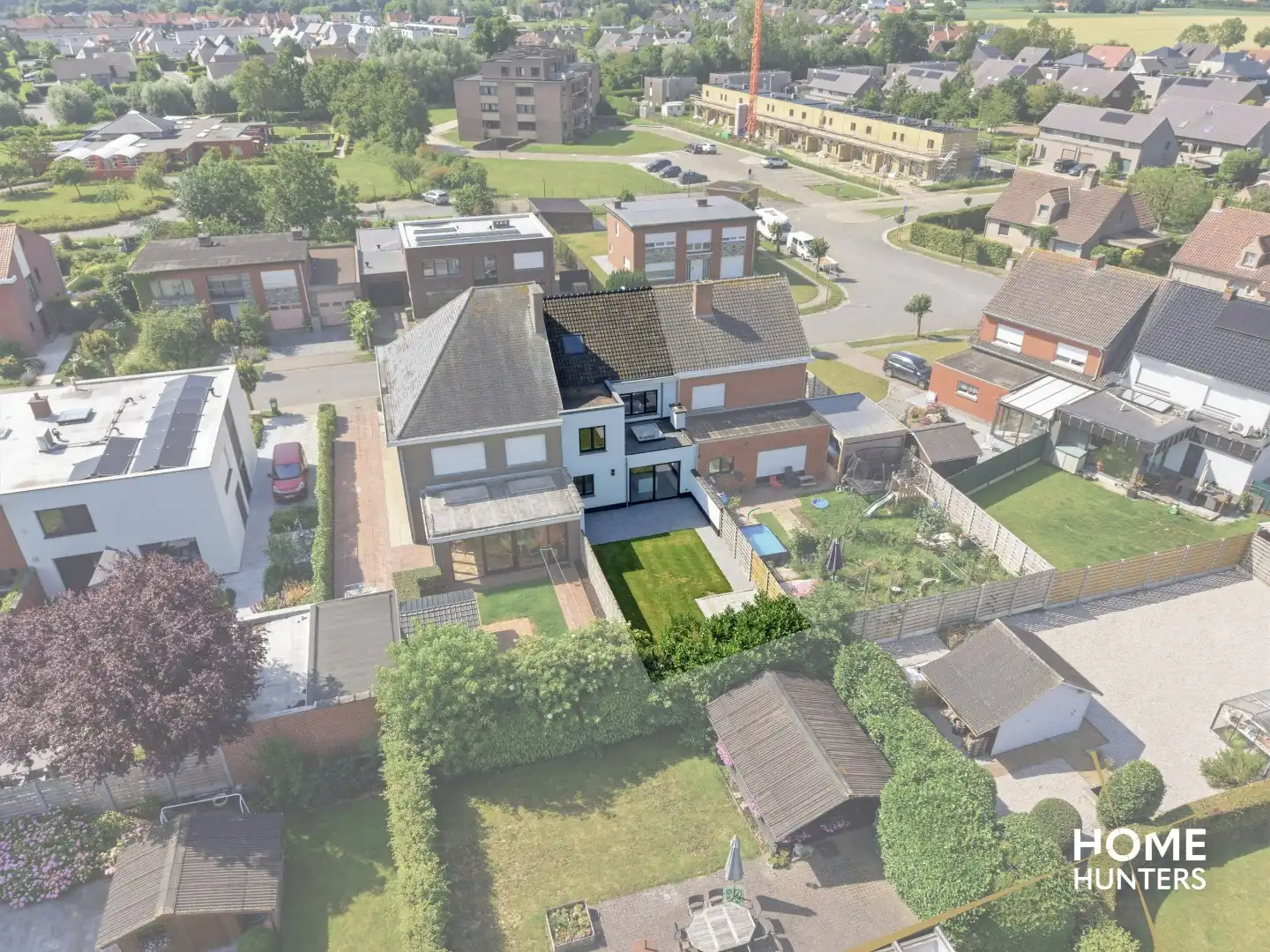 Volledig gerenoveerde woning met 3 slaapkamers, garage, ruime oprit en zonnige tuin in een rustige buurt van Ieper foto 38