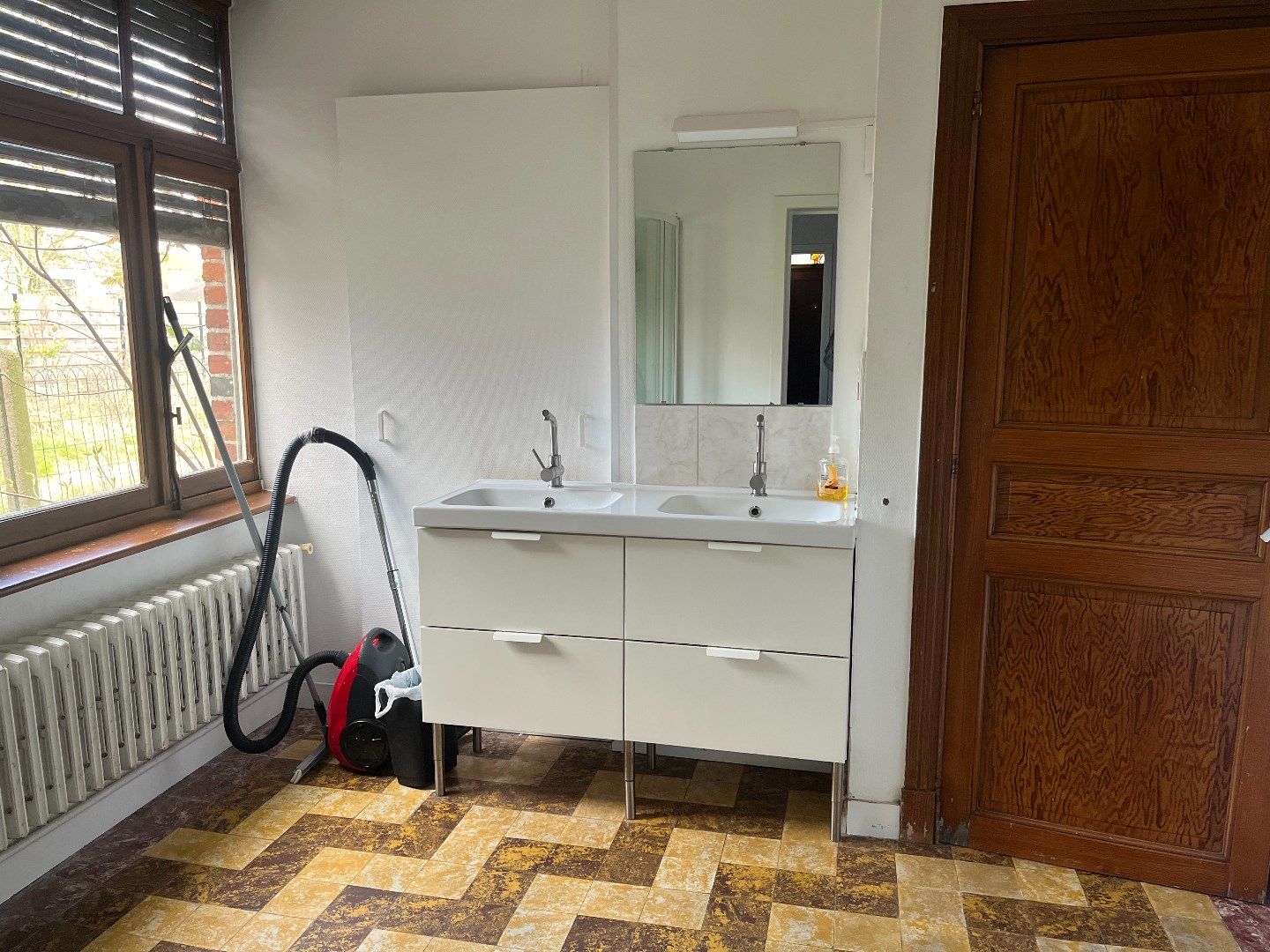 Ruime woning met tuin en garage te Sijsele foto 5