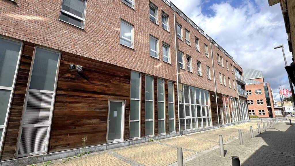 Commercieel gelijkvloers kantoor te huur nabij Singel te Berchem foto 11