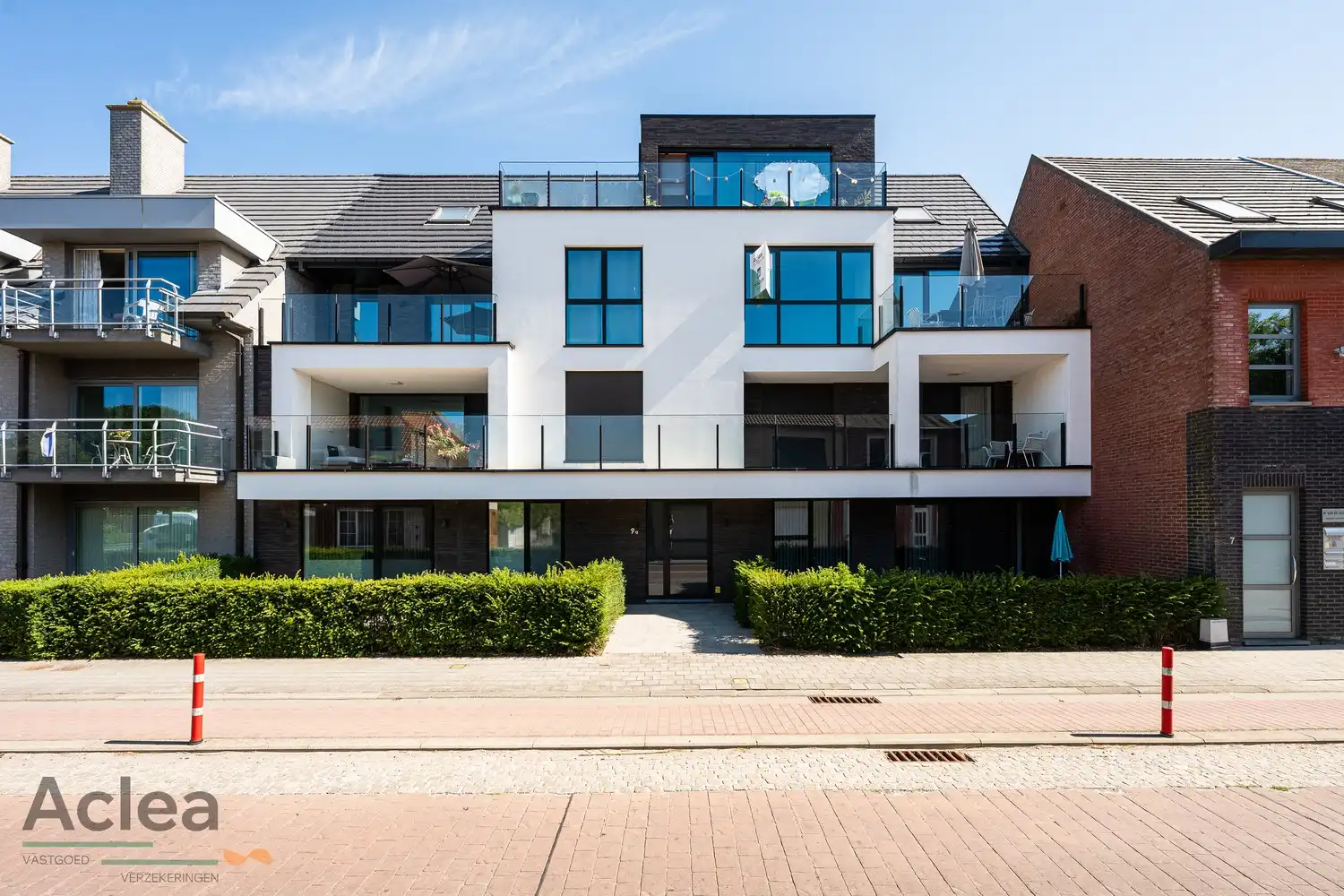 Modern appartement met ruim terras én garage in Sint-Jan-in-Eremo foto {{pictureIndex}}