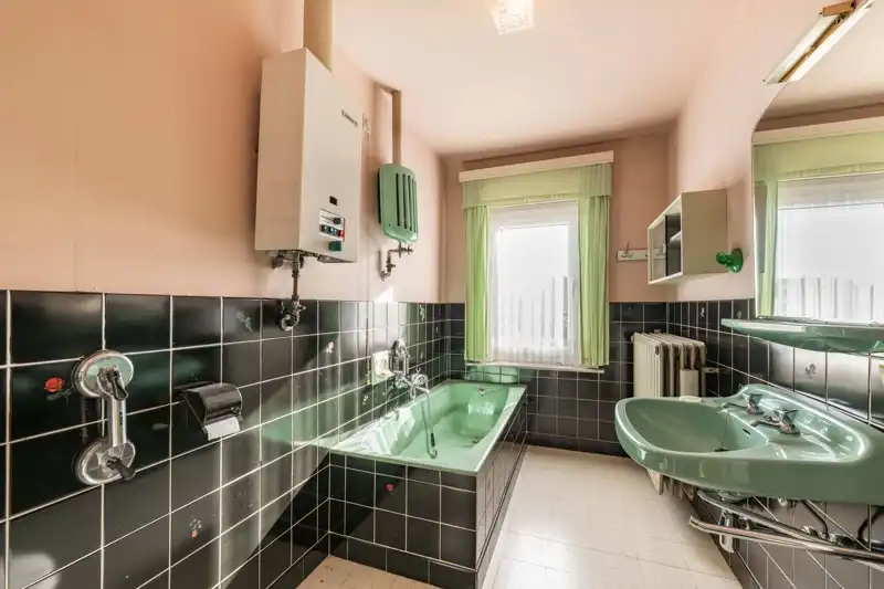 Kloeke te renoveren stadswoning met 4 slaapkamers, inpandige garage in centrum Kortrijk TE KOOP foto 14