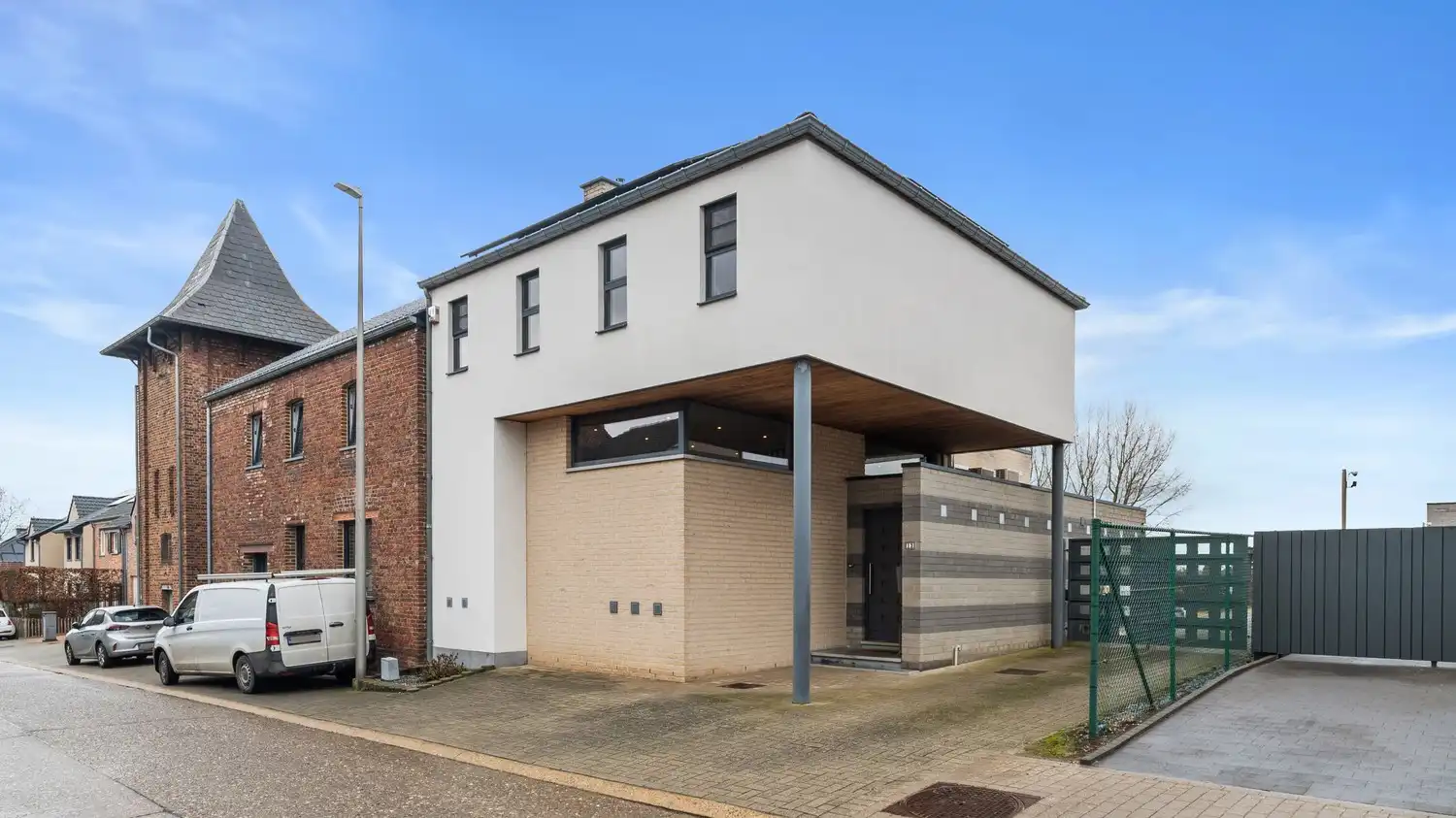 Instapklare woning met 3 slaapkamers en zeer grote tuin foto {{pictureIndex}}