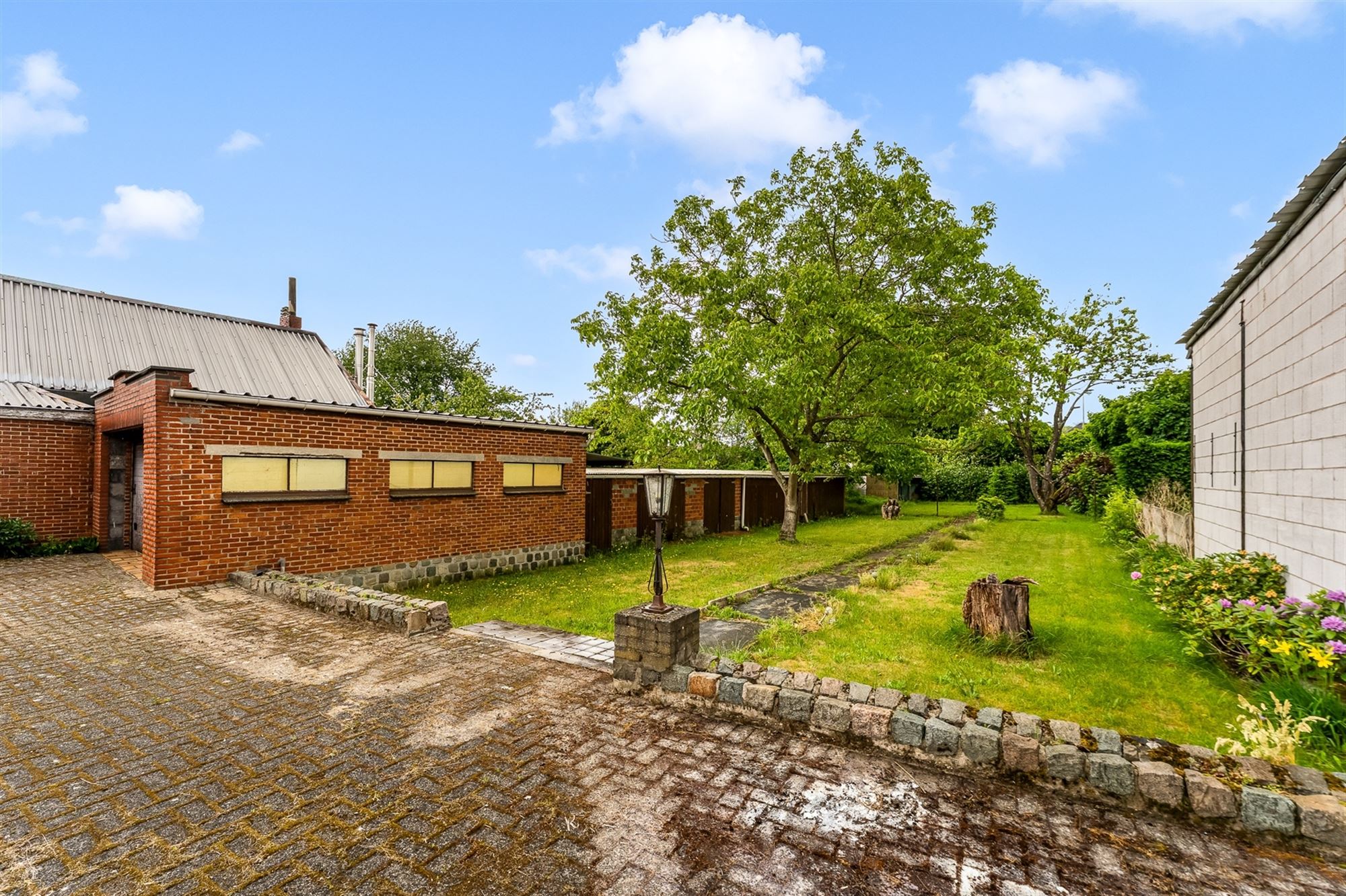 ZEER RUIME WONING (338M²) MET 5 SLAAPKAMERS OP EEN PERCEEL VAN 10ARE GELEGEN IN HET CENTRUM VAN OOSTHAM foto 30