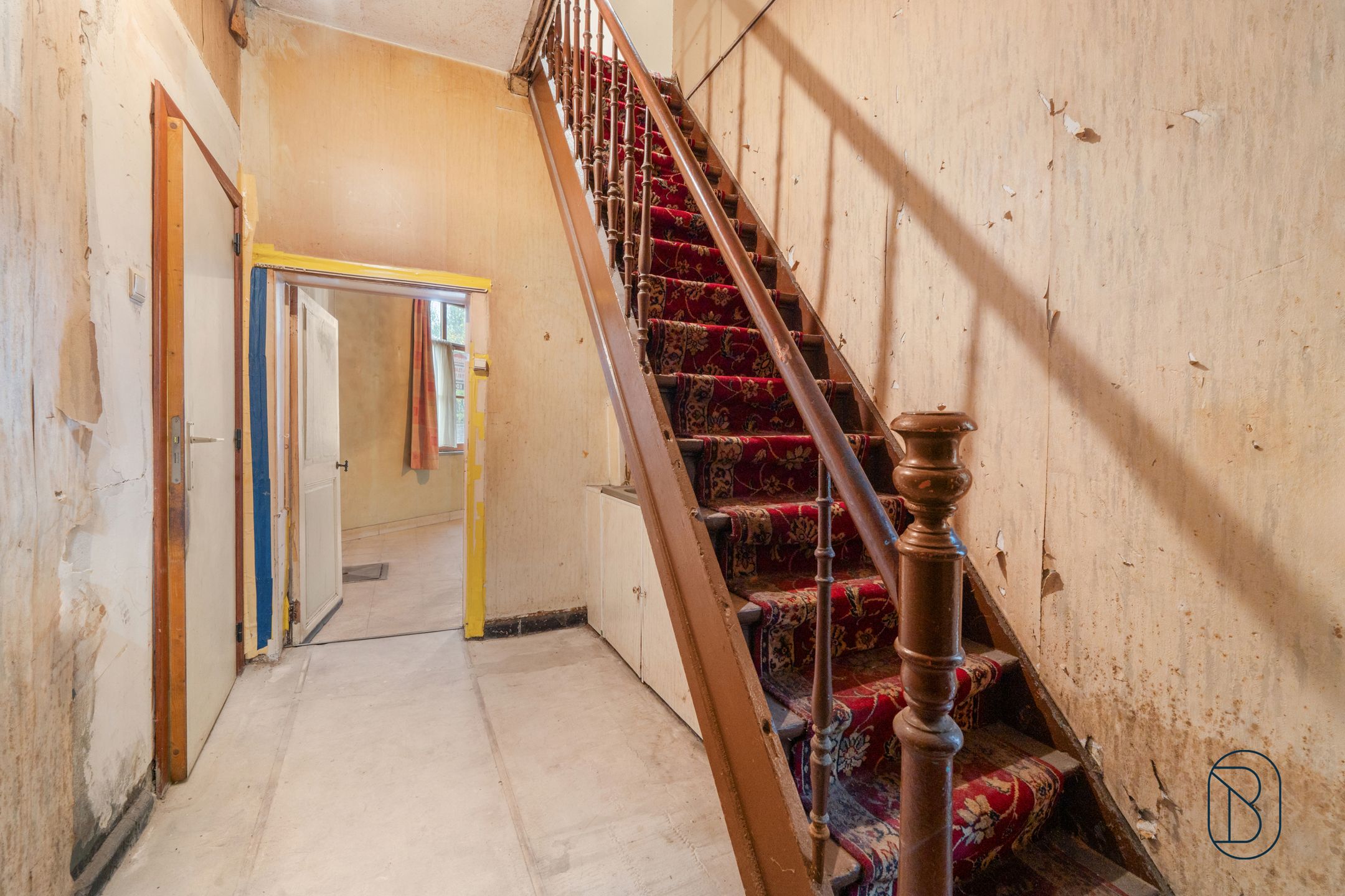 Topgelegen HOB met parking, veel potentieel!  foto 13