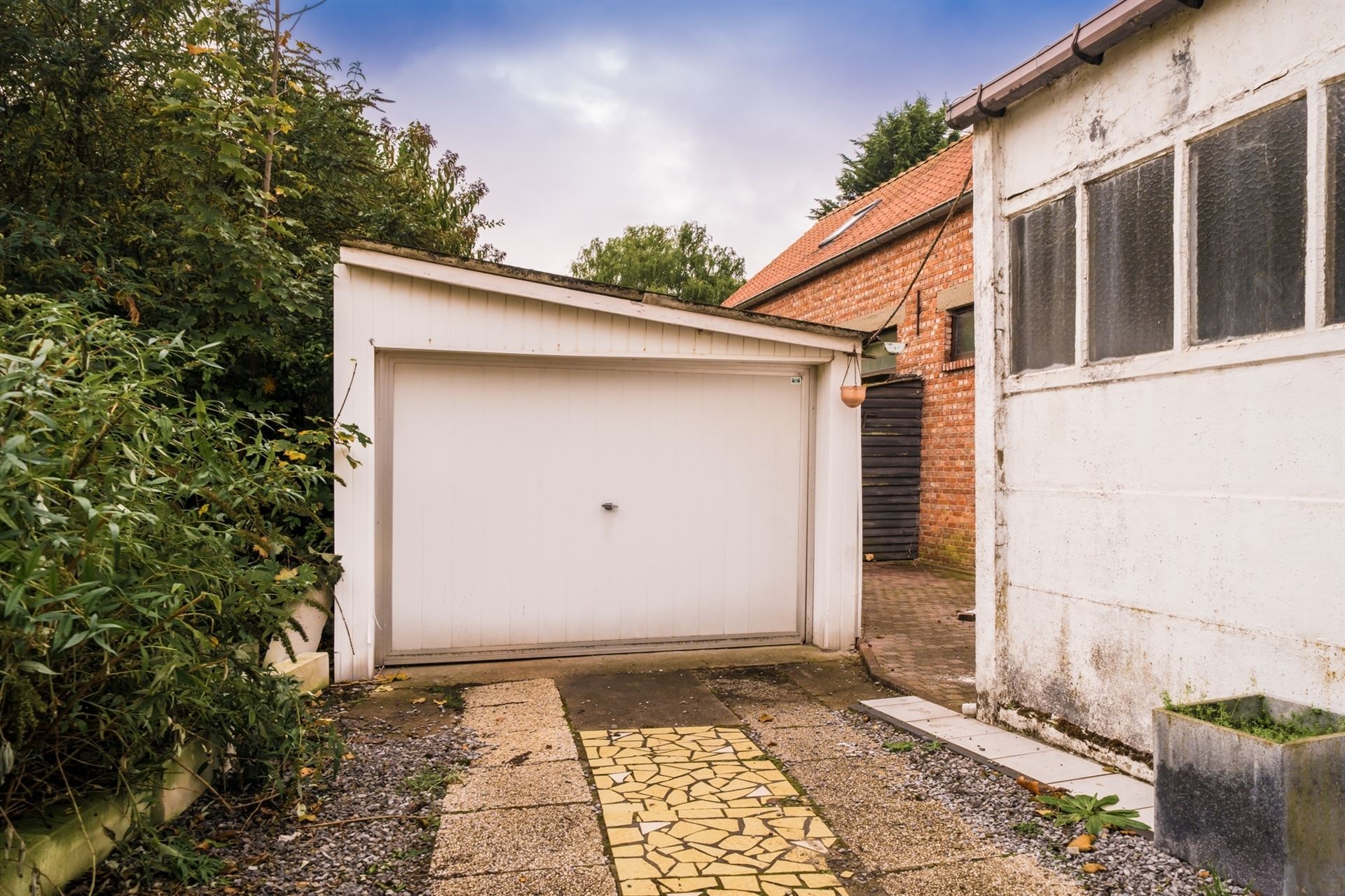 Te renoveren gezinswoning met veel opslagruimte! foto 23