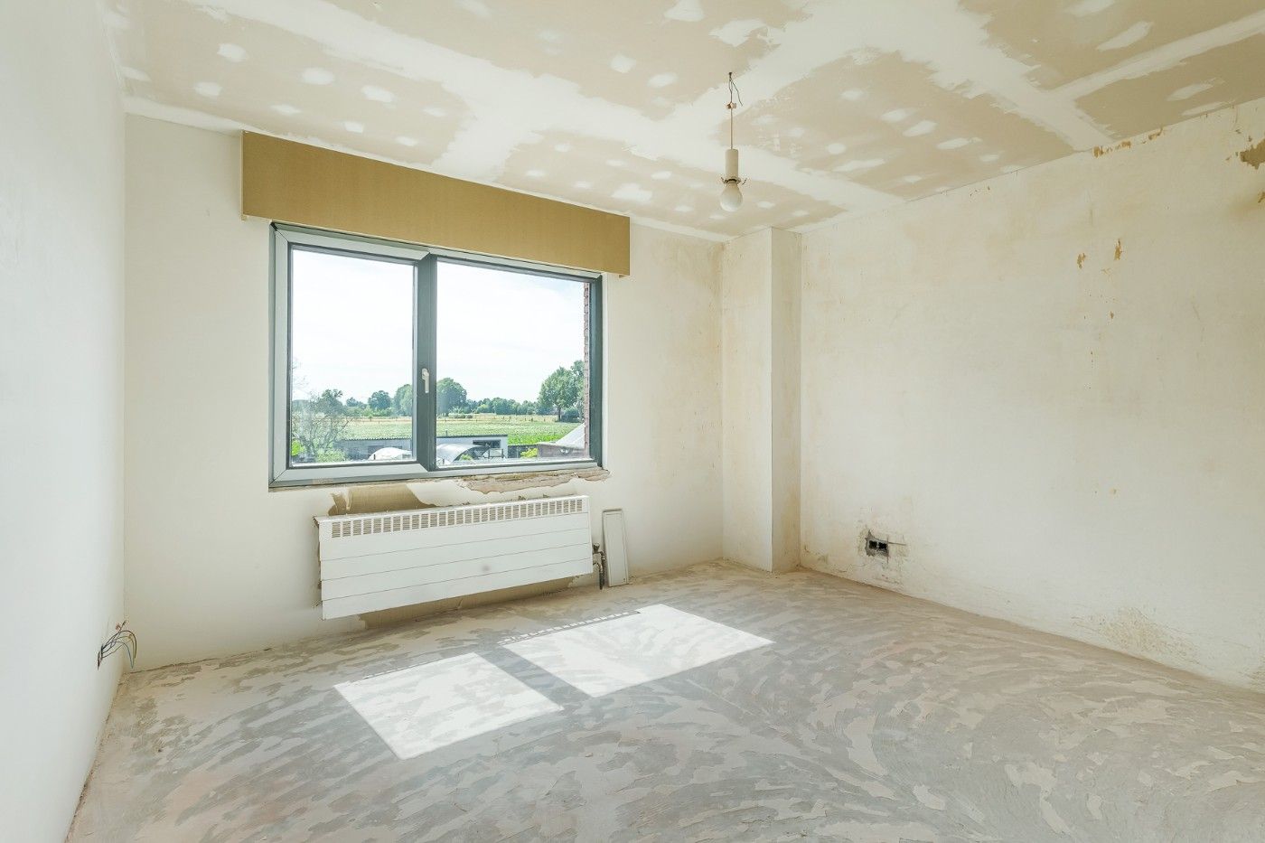 Verrassend ruime, te renoveren HOB met 5 slpk., garage/loods en tuin foto 16