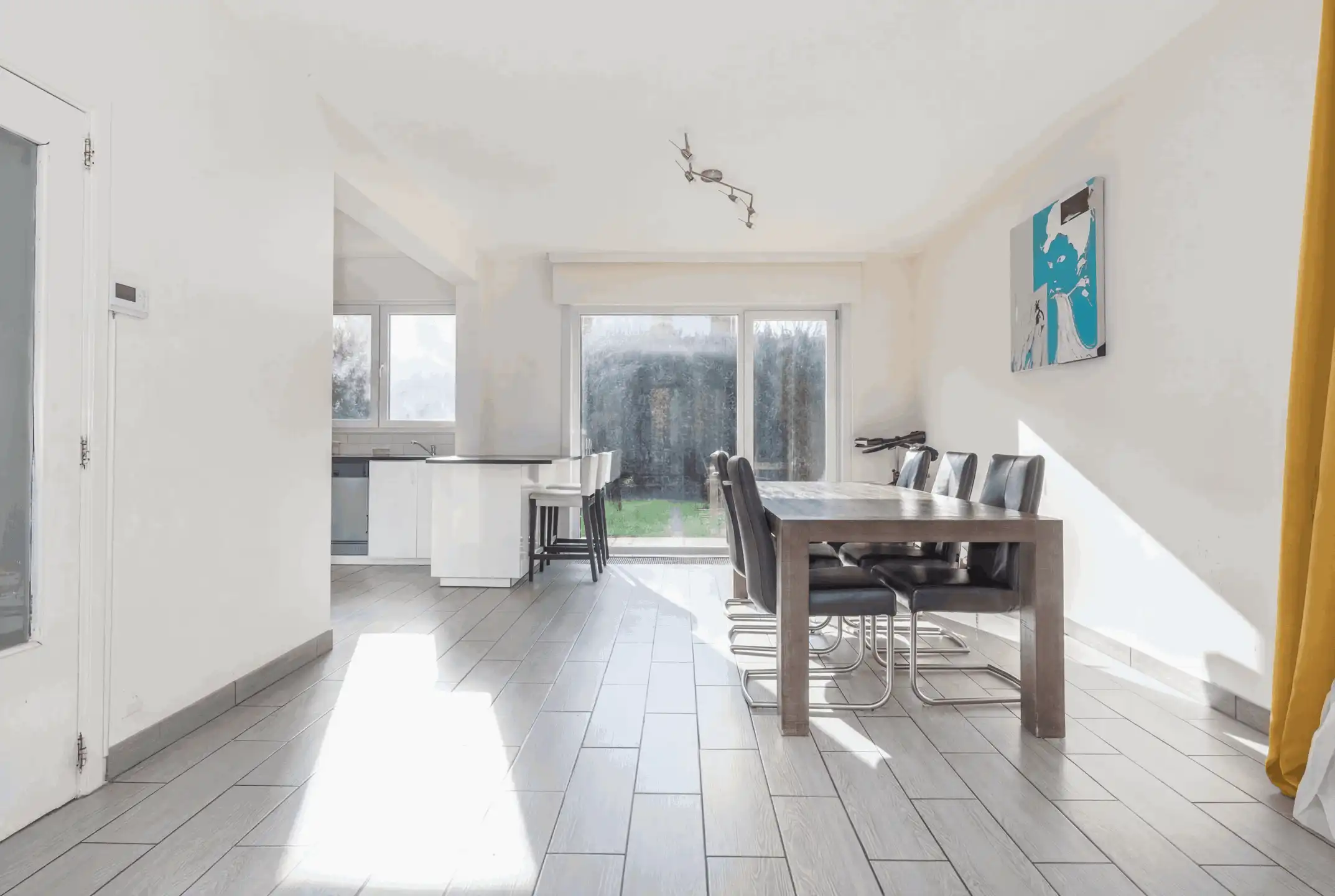 Huis met 5 slaapkamers in Linkebeek – Rustig en vredig foto 2