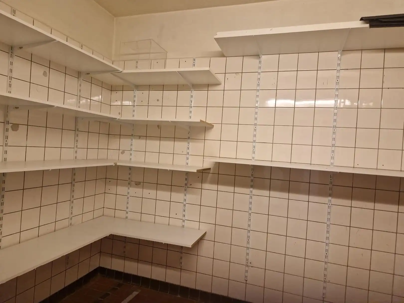 Ruime handelsruimte in het centrum van Brasschaat. foto 6