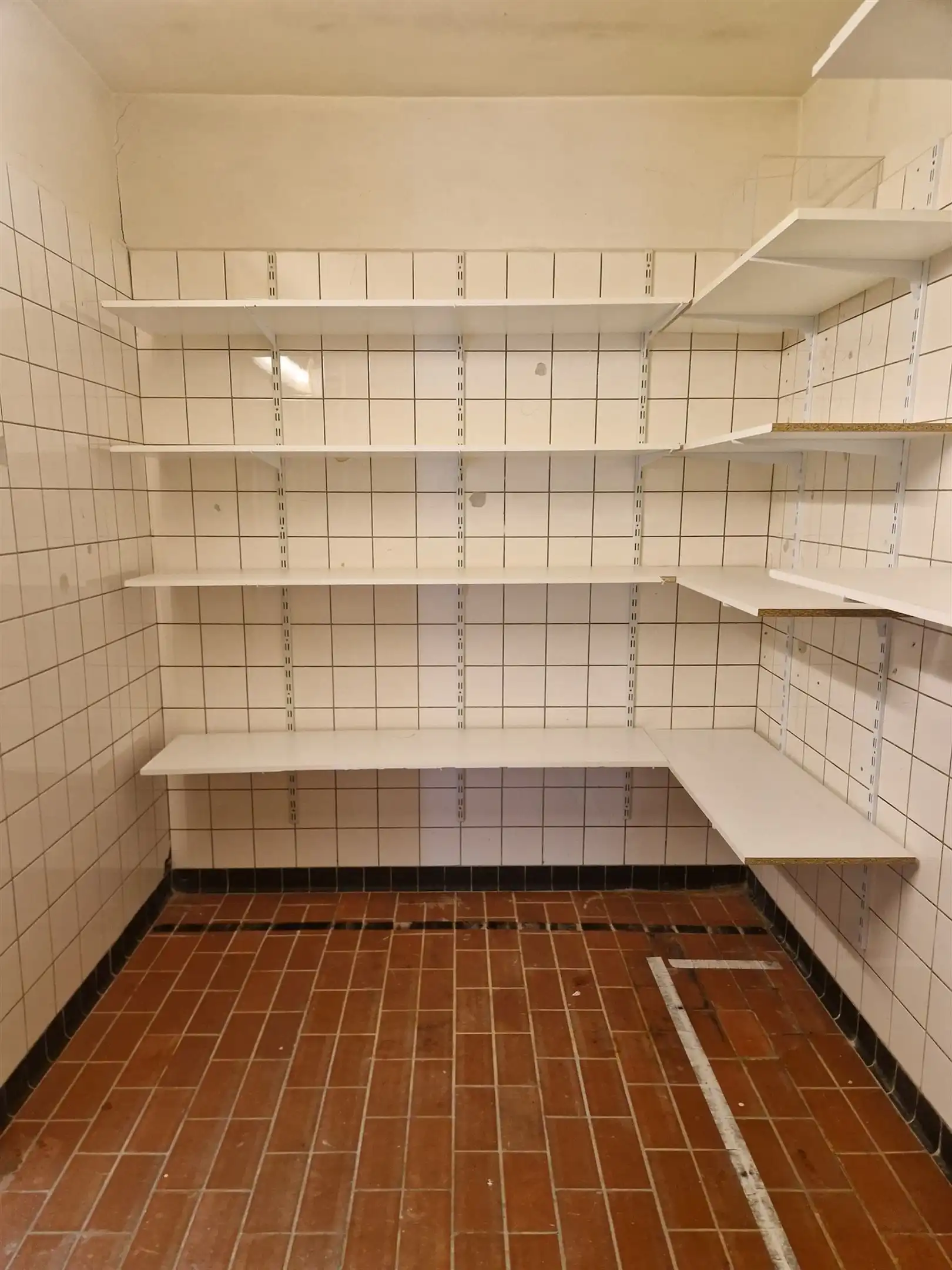 Ruime handelsruimte in het centrum van Brasschaat. foto 6