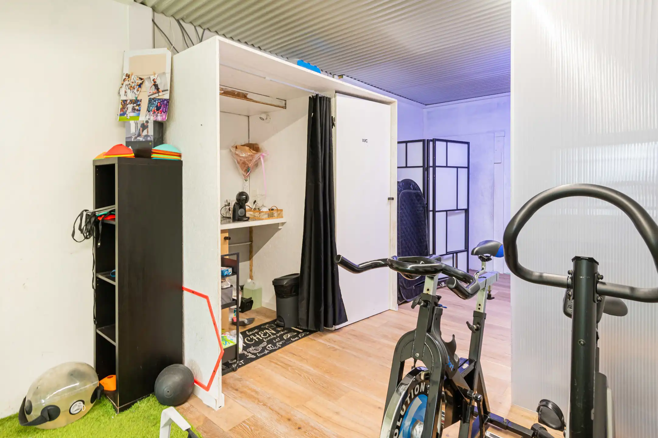 Handelspand van 285 m² met parking op toplocatie foto 22