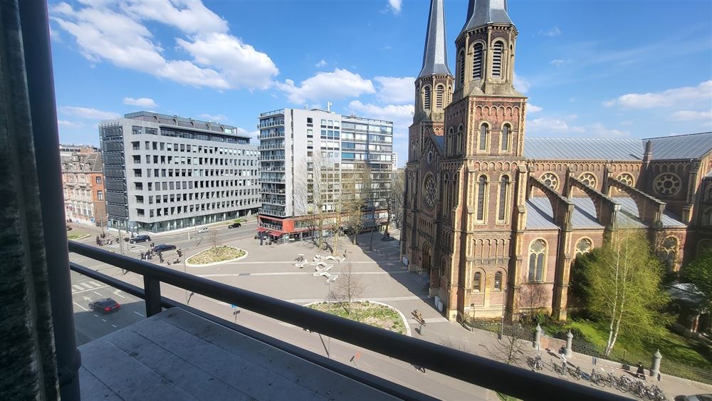 Ruim appartement met terras | Stadspark foto 7