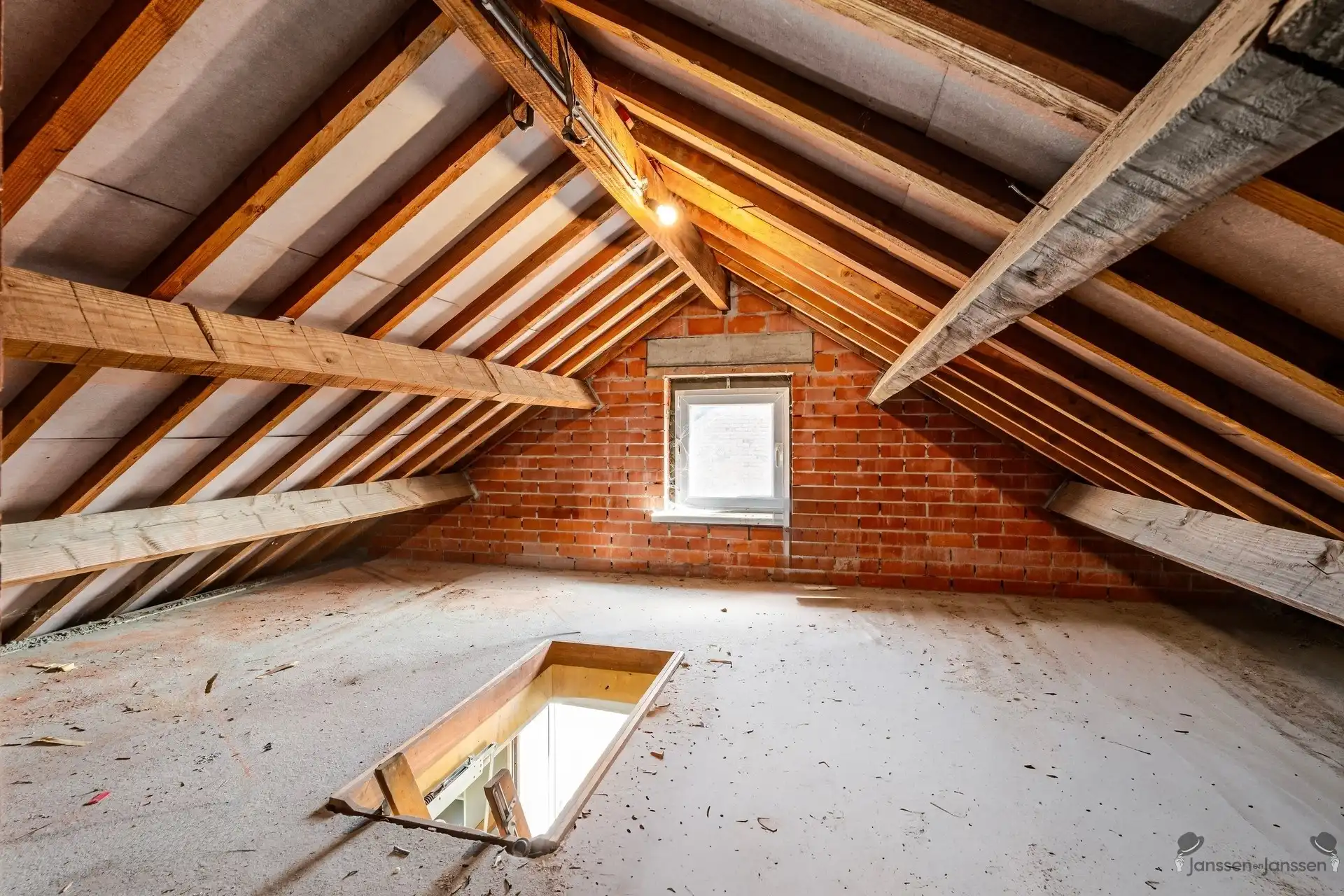 Ruime gezinswoning met extra werkplaats/atelier foto 16