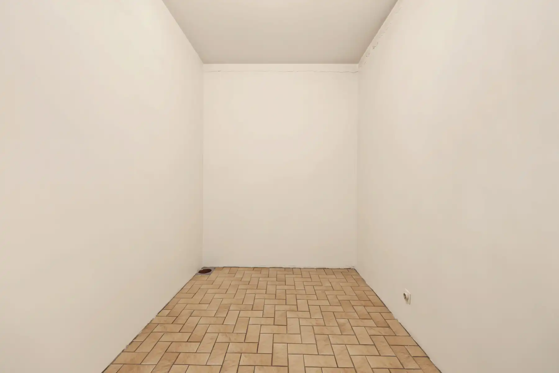 Te renoveren laagbouwwoning op een zonrijk perceel van ca 1.063m² op wandelafstand van het centrum van Rijkevorsel. foto 7