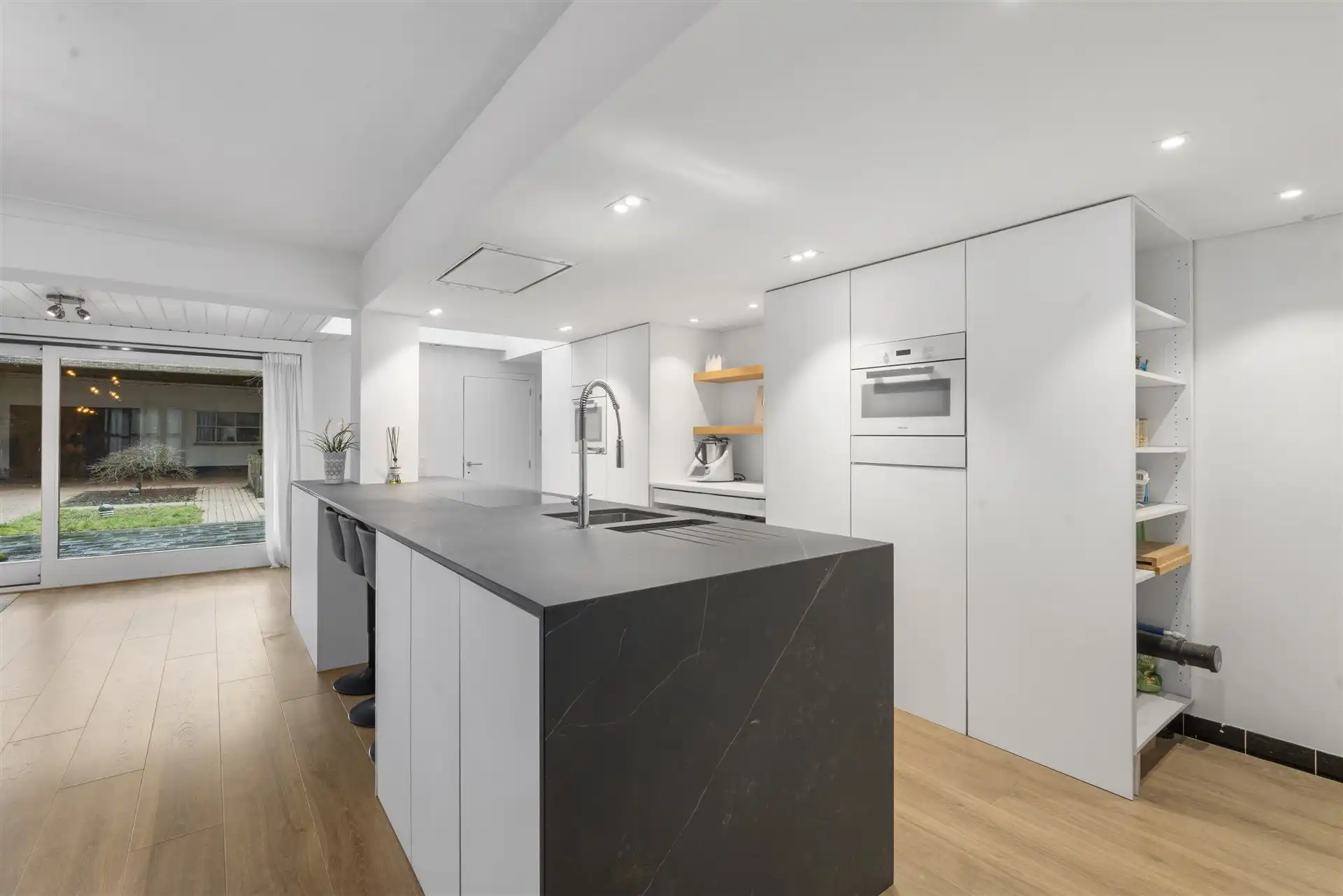 Karaktervolle woning met 5 slaapkamers en loods te Wetteren foto 6