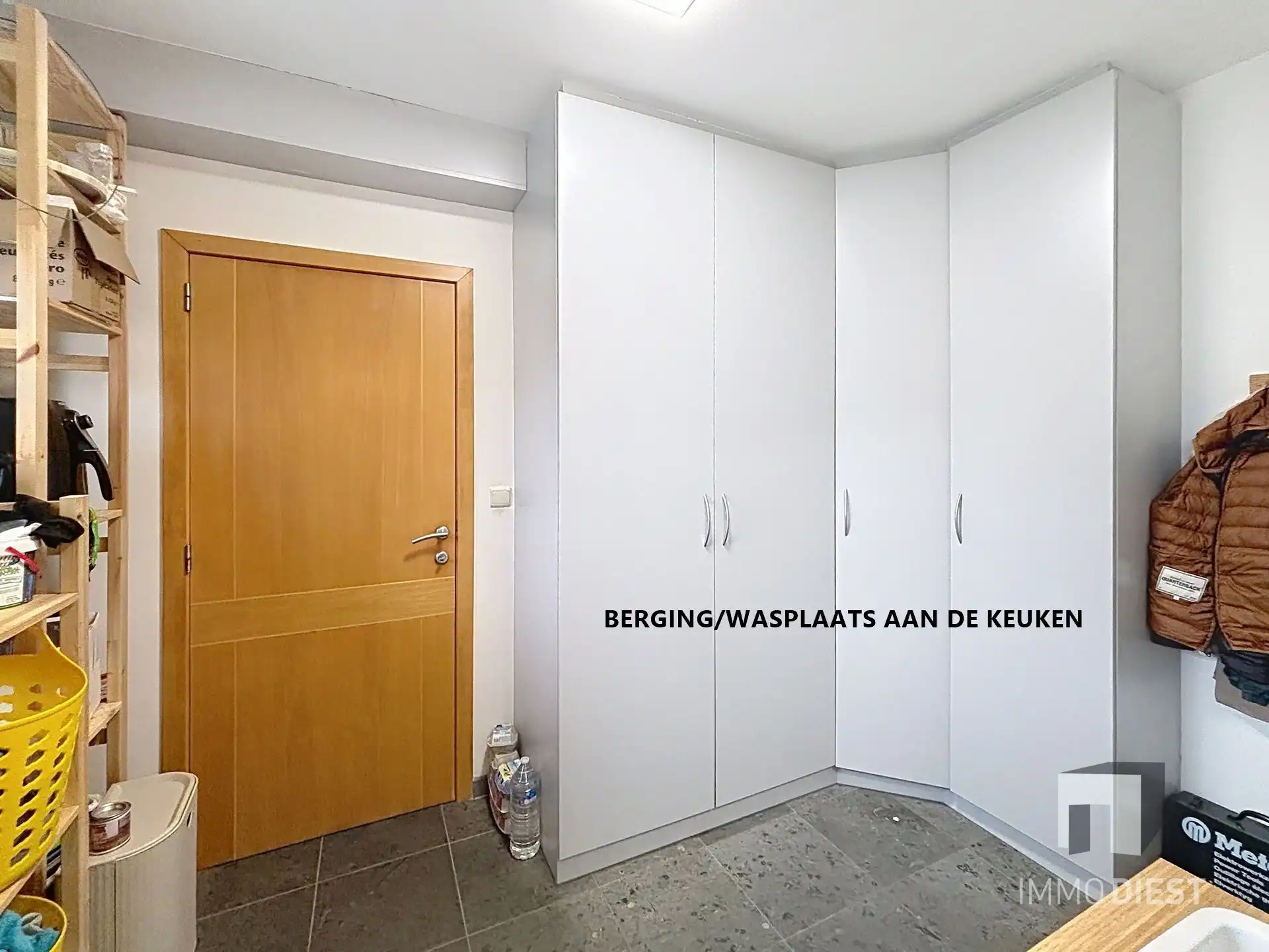 Ruime gezinswoning met 3 slaapkamers, studio, bureelruimte en bruikbare kelder op 16a 38ca in Testelt. foto 11