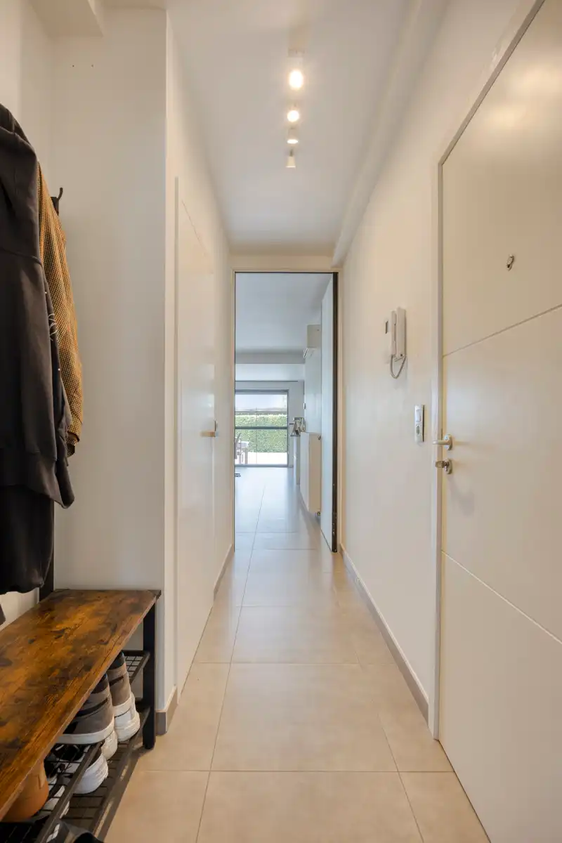 Modern en energiezuinig gelijkvloers appartement vlabij centrum foto 4