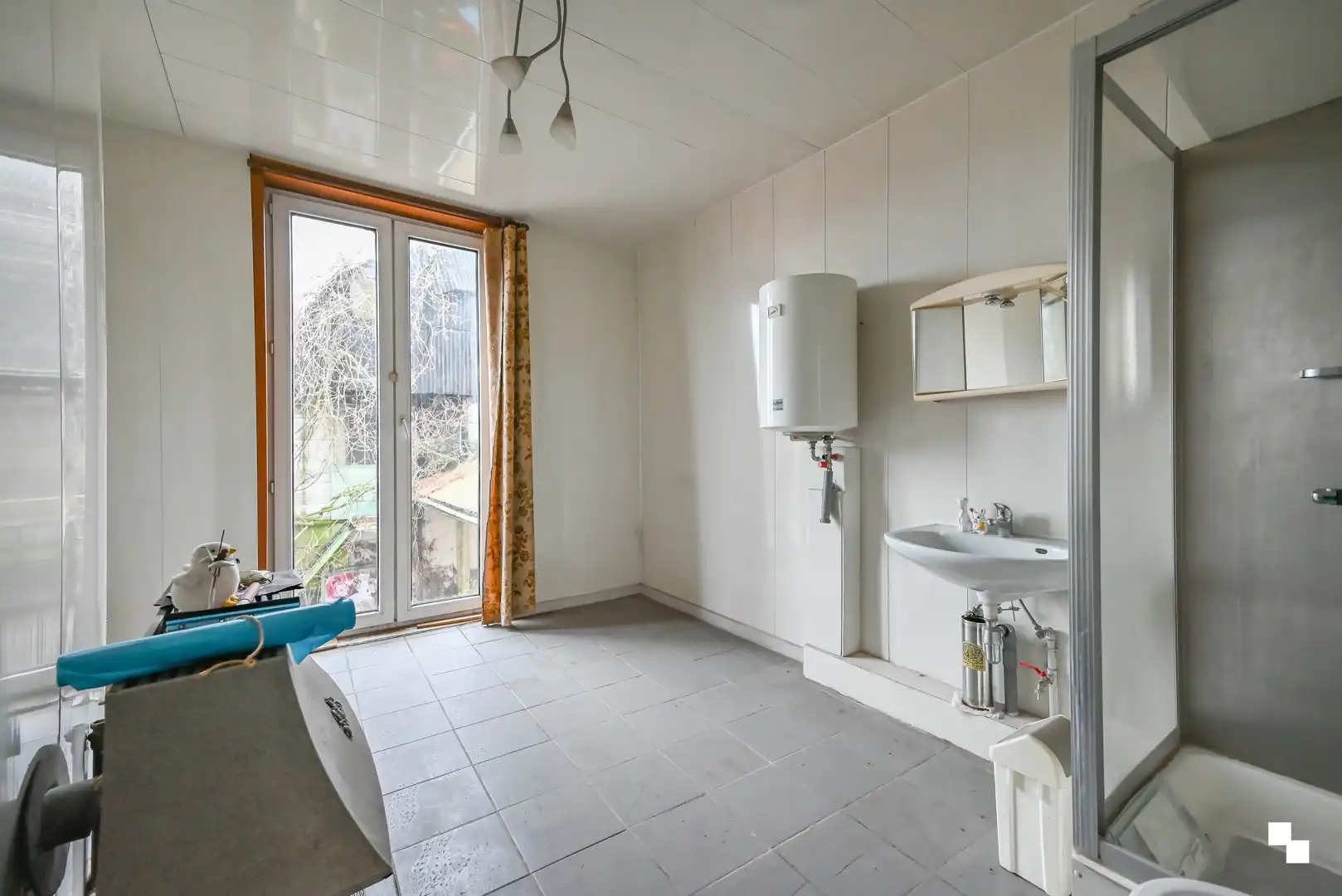 Zéér ruime ééngezinswoning met drie slaapkamers en bijgebouwen te Izegem foto 17