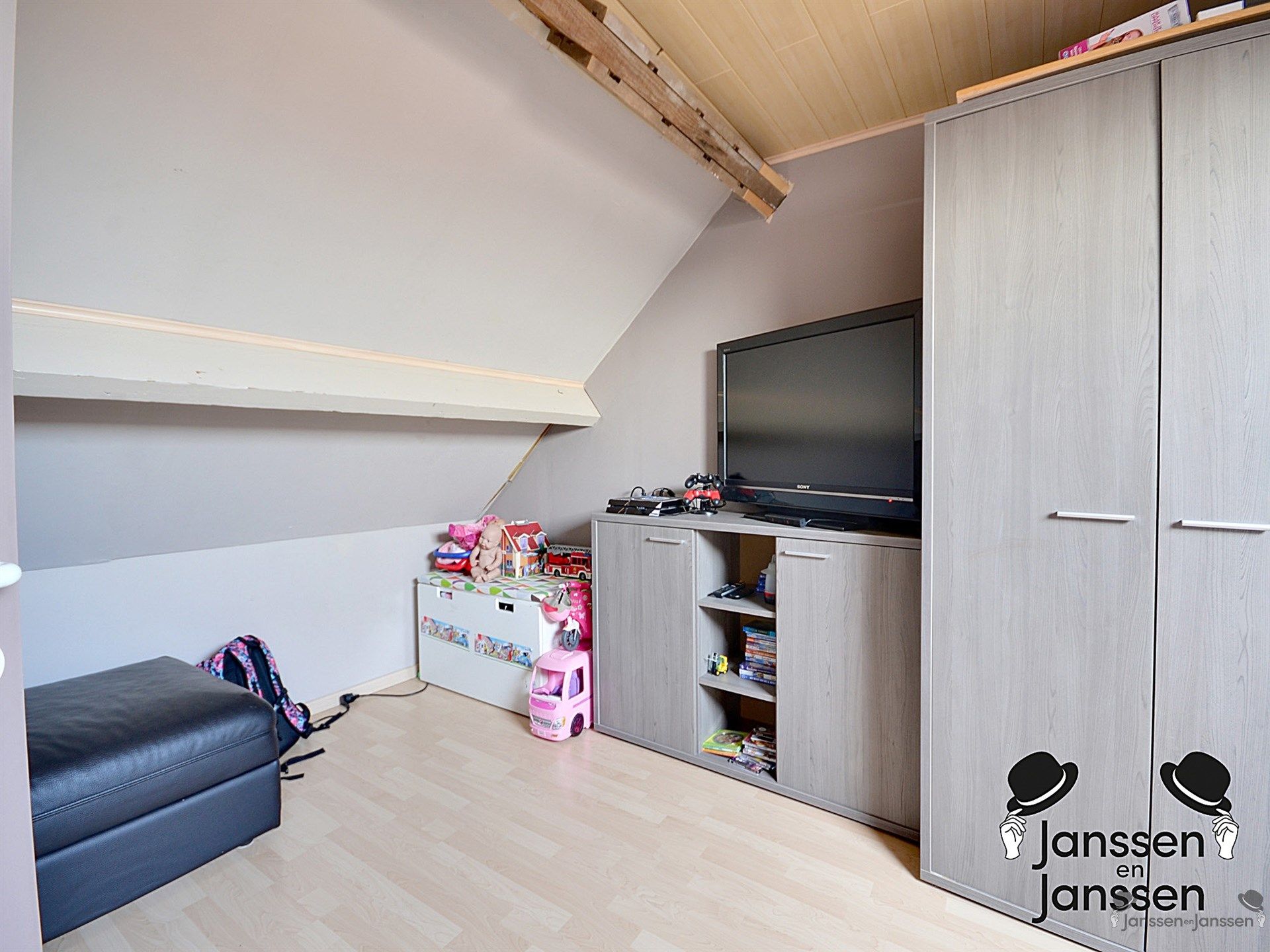 Gezellige woning met ruime tuin foto 3