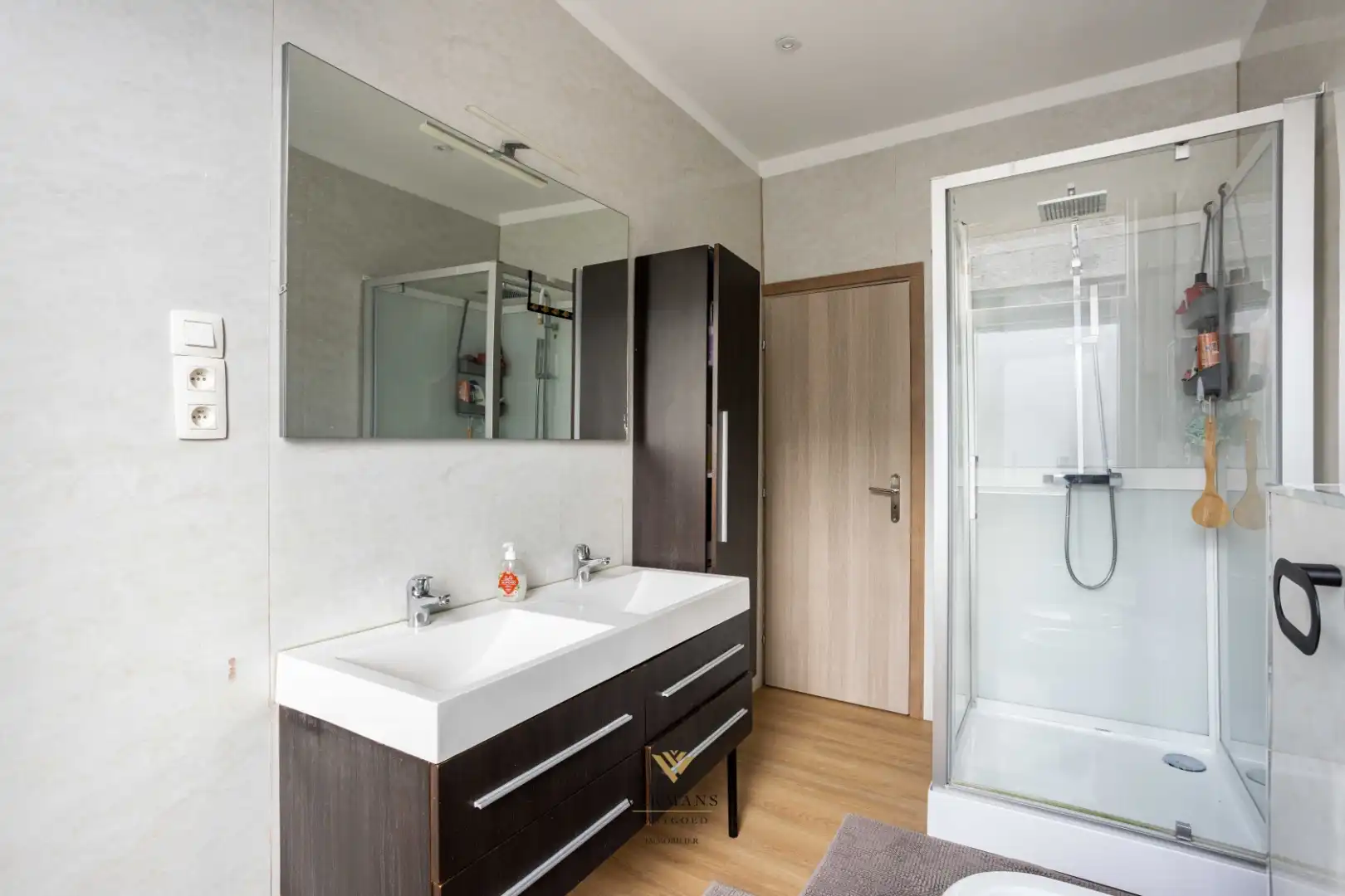 Gerenoveerde moderne woning met 4 slaapkamers en stadstuin foto 30