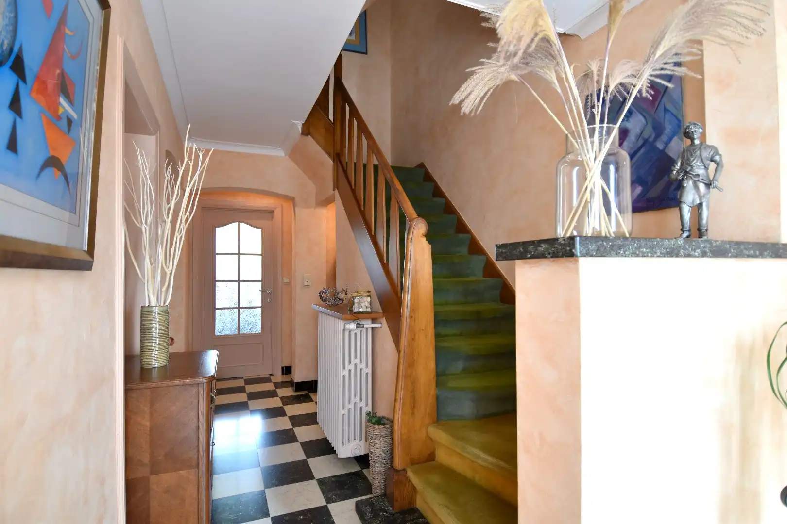 Karaktervolle woning met 3 slaapkamers, garage én tuin op een rustige locatie te koop in Marke foto 2