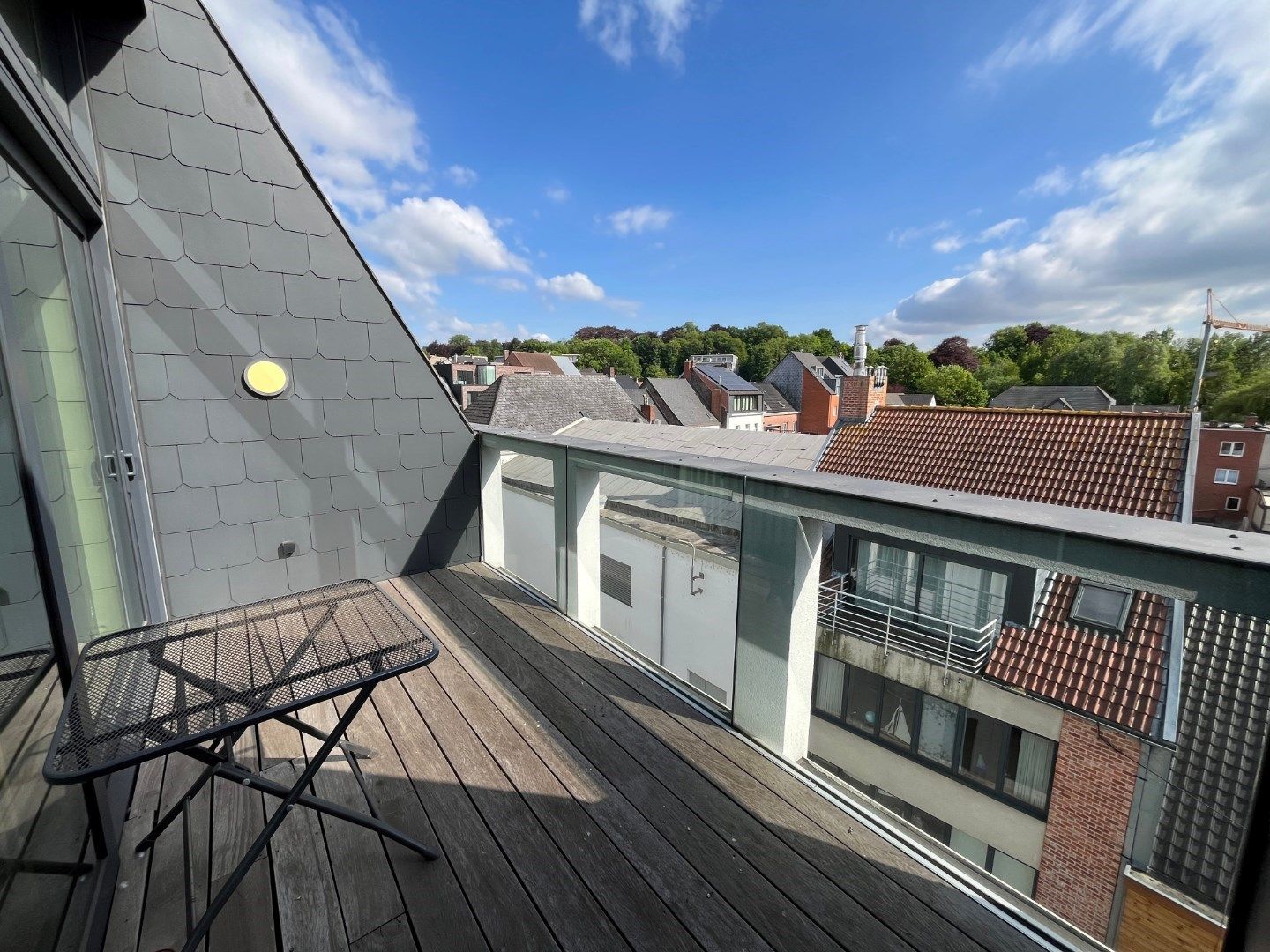 Bijzonder ruim dakappartement met terras. foto 15