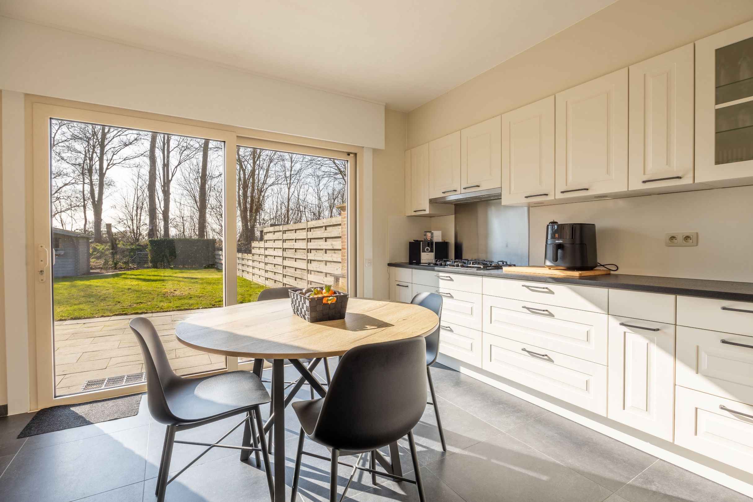 SCHITTEREND INSTAPKLARE WONING MET ZUIDGEORIENTEERDE TUIN foto 12