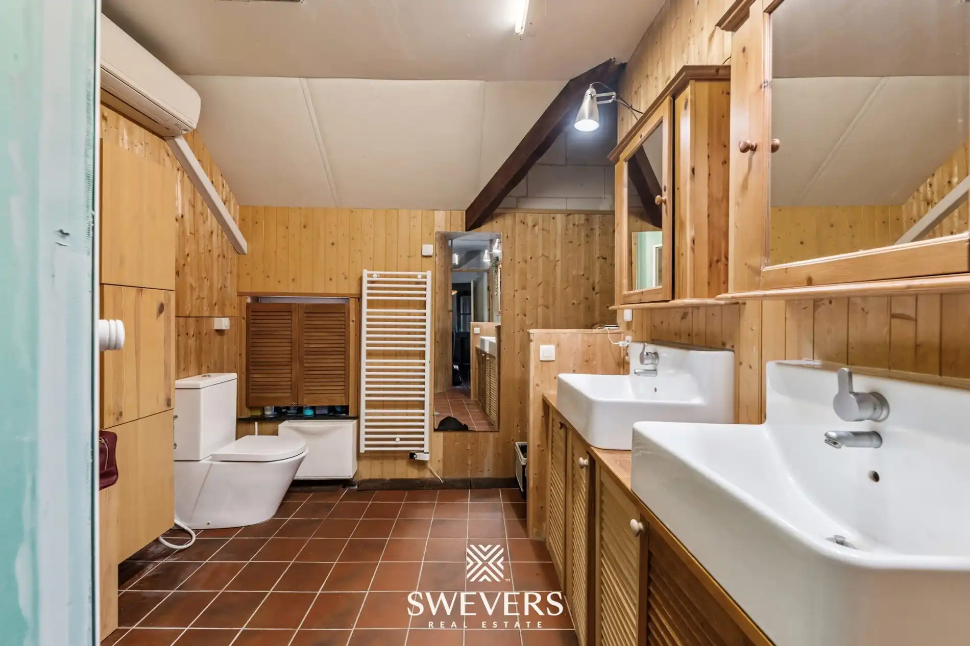 Vierkantshoeve met 2 woonentiteiten, 11 slpk. en 617 m² woonruimte foto 32