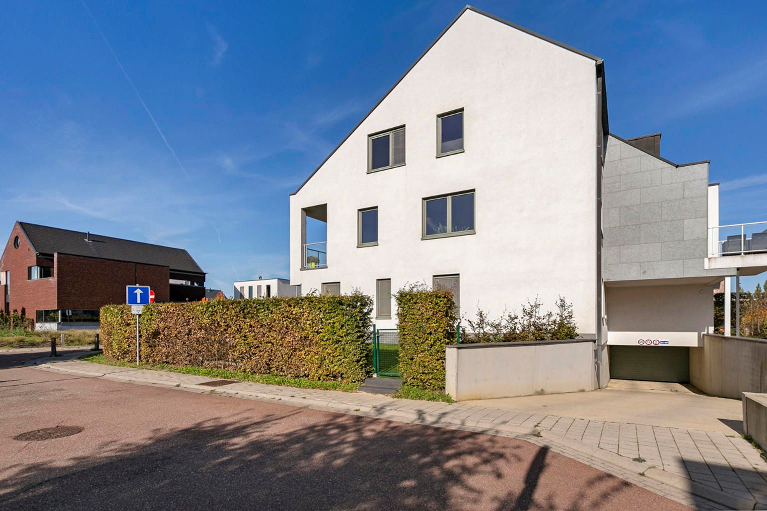 MOOI APPARTEMENT MET 2 SLAAPKAMERS EN GARAGE IN KUMTICH foto 24