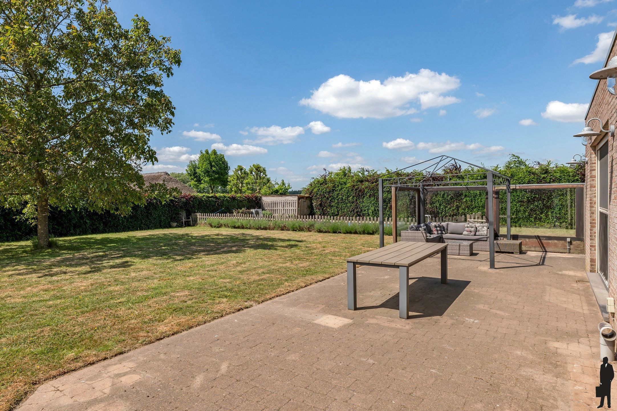 Ruime landelijke woning met tijdloze architectuur foto 19