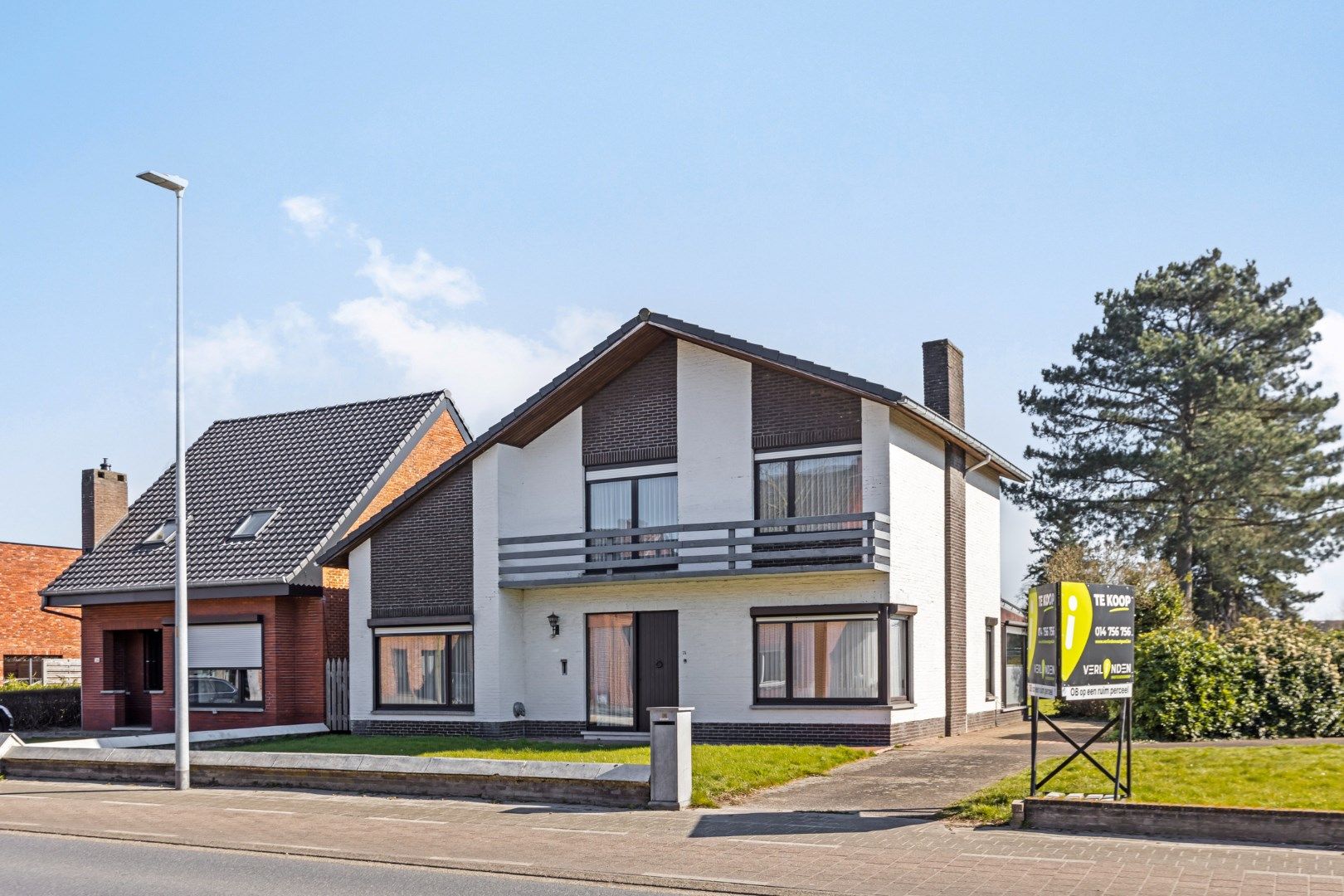 Te renoveren woning met garage en ruime tuin nabij het centrum van Dessel ! foto 2