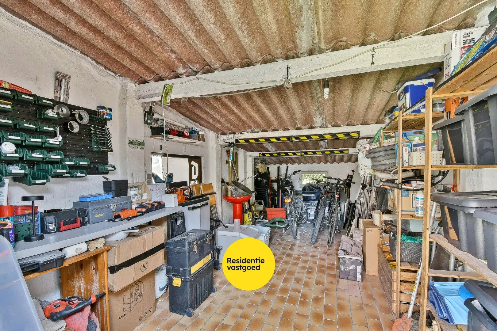 Gezinswoning met ruime tuin foto 29