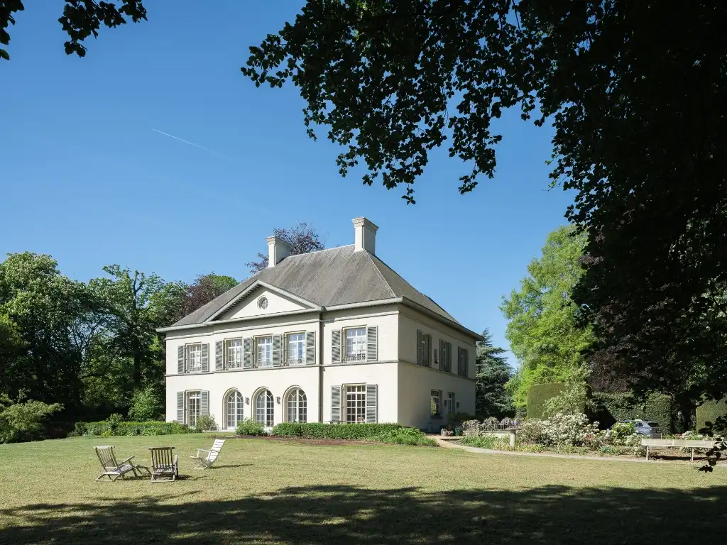 Exclusief landhuis met voormalig koetshuis, gelegen op een prachtig domein van circa 34.000 m² in Evergem foto 17