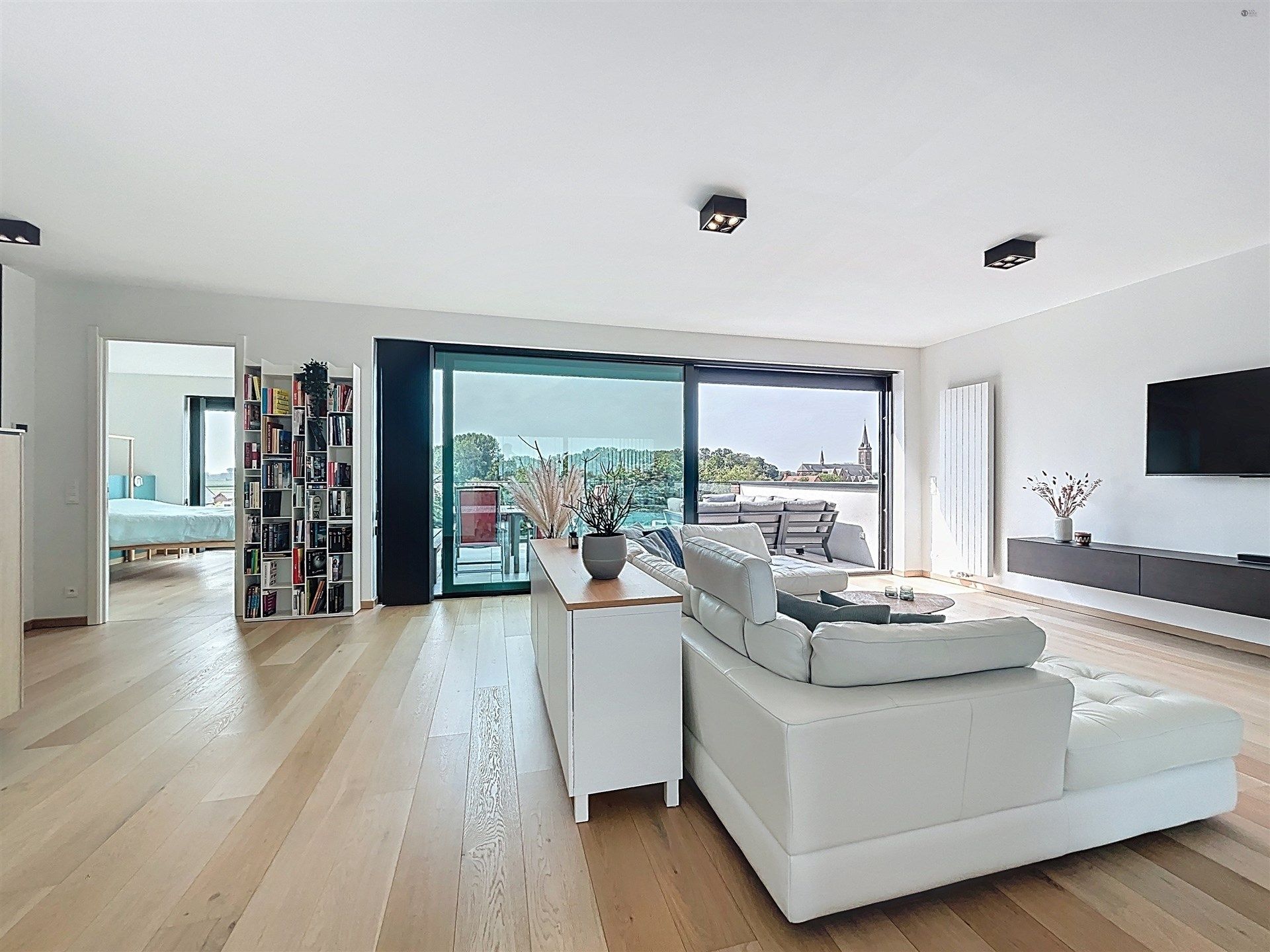 Luxueus en energiezuinig drie slaapkamer-penthouse (170m²) met ruime terrassen (30m²) foto 9