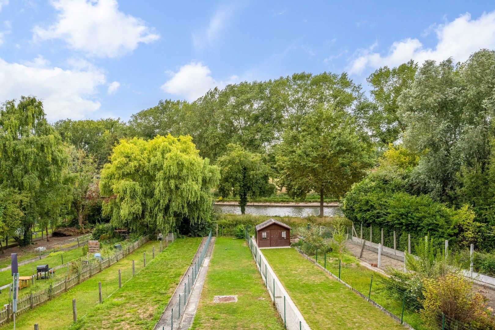 Verzorgde stadswoning met zicht over de Dendervalei foto 2