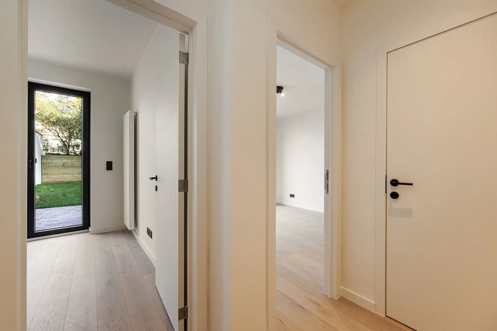 Gerenoveerd appartement met tuin en fietsenberging foto 9